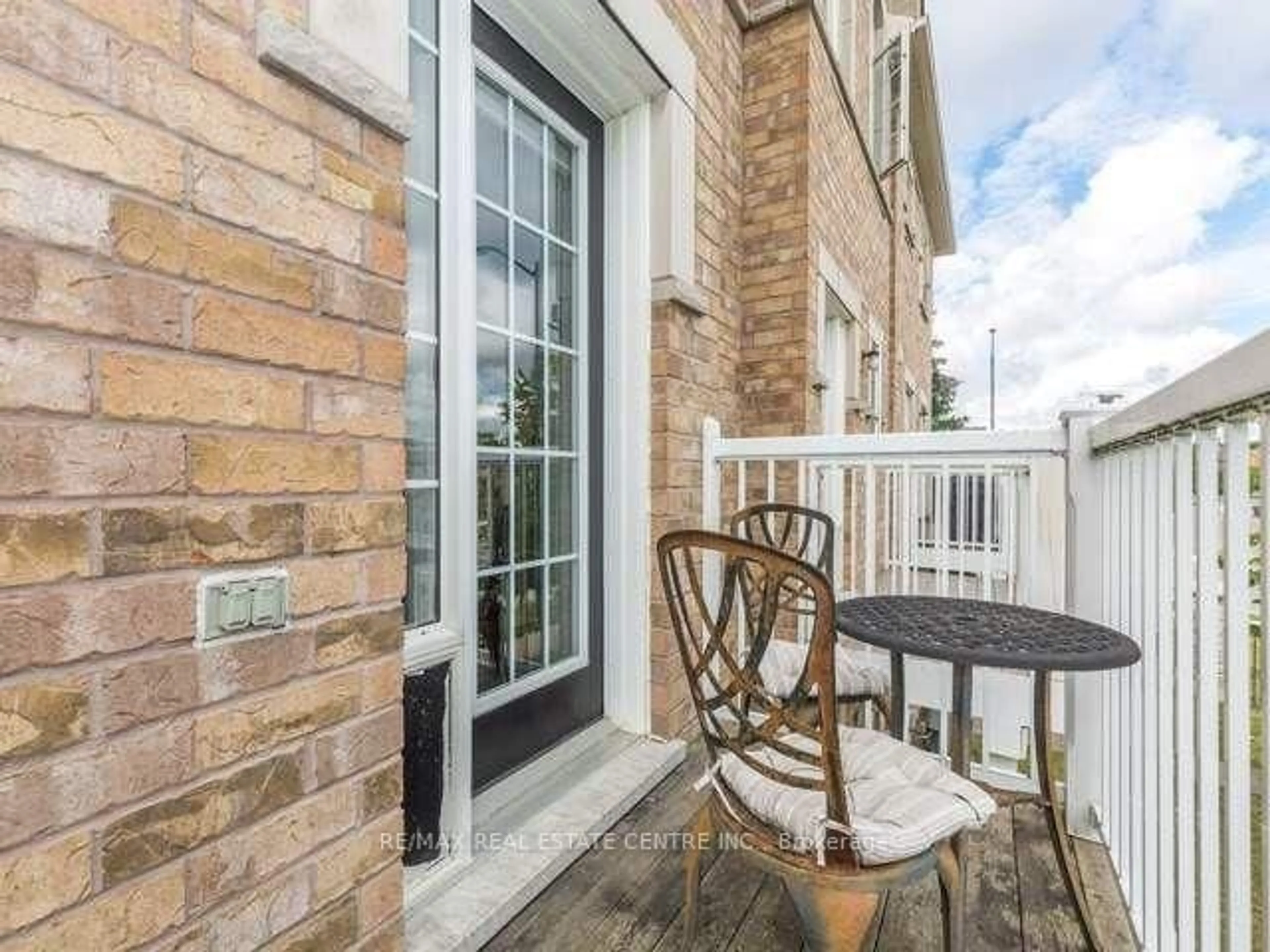 Patio, street for 601 Shoreline Dr #69, Mississauga Ontario L5B 4K7