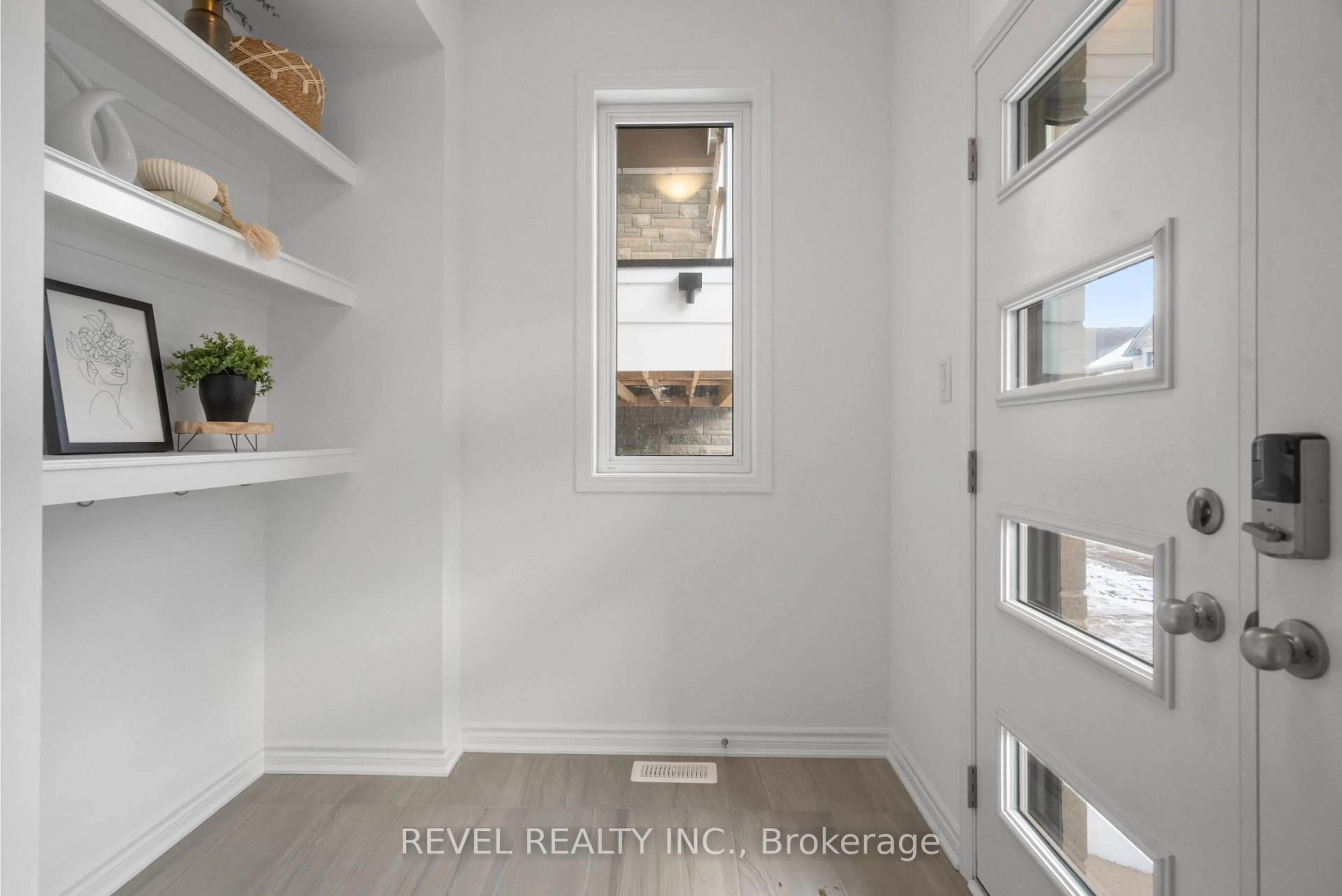 Indoor entryway for 1545 Rothbury Cres, Milton Ontario L9T 7E9