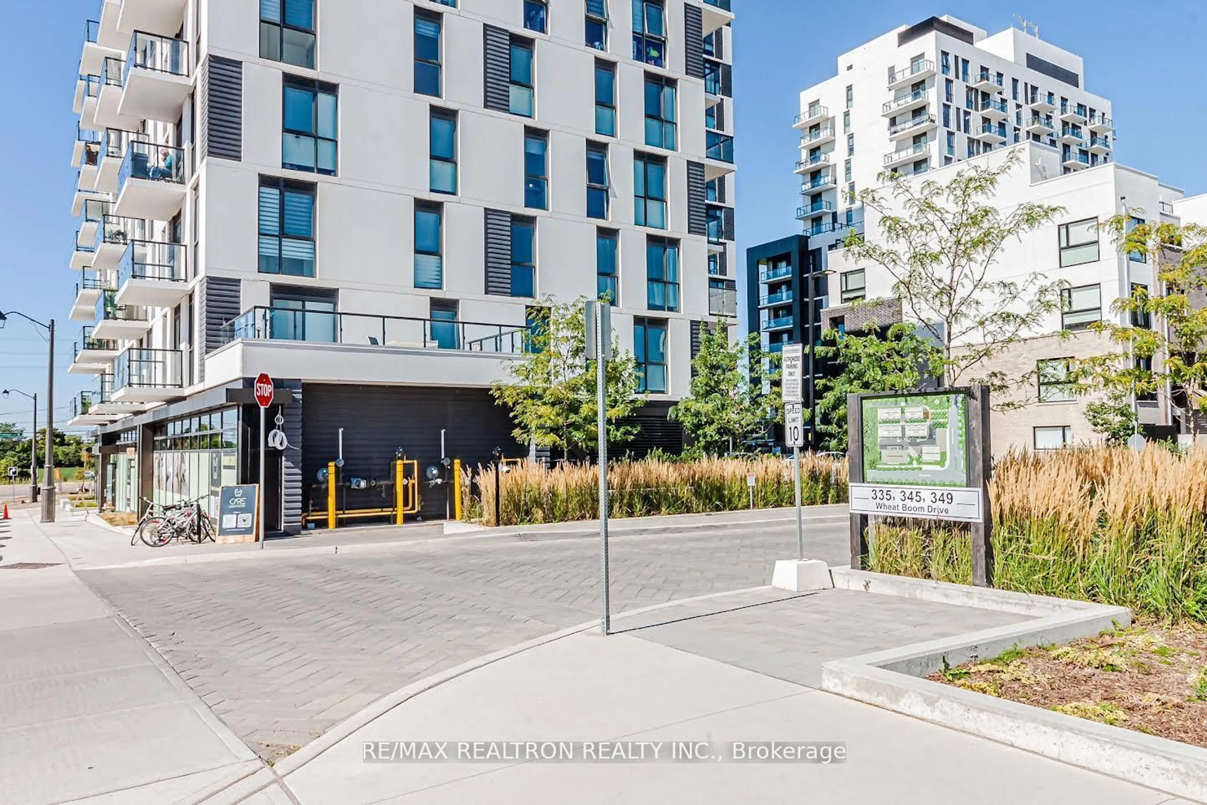 Patio, street for 335 Wheat Boom Dr #801, Oakville Ontario L6H 7Y1