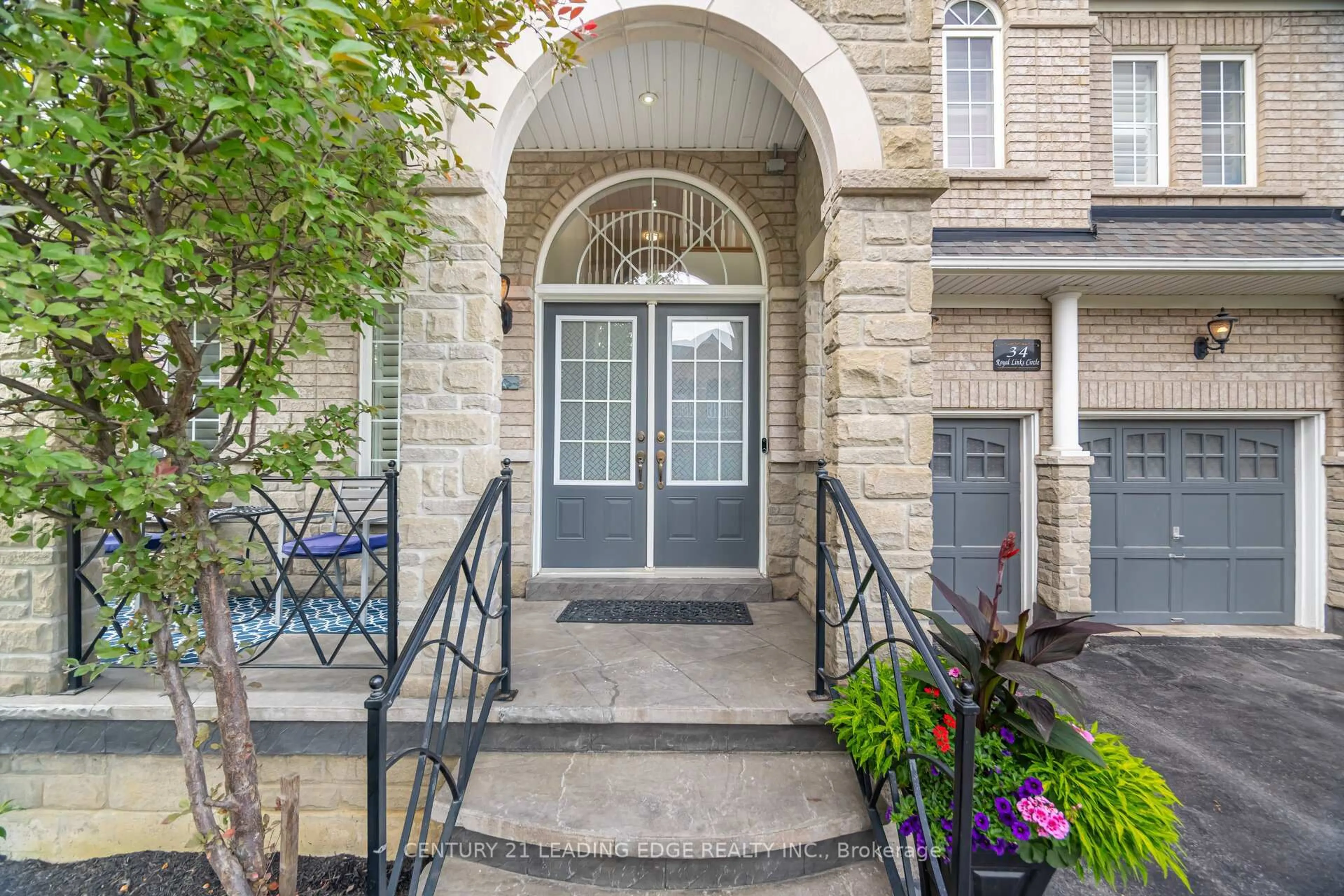 Indoor entryway for 34 Royal Links Circ, Brampton Ontario L6P 2Z9
