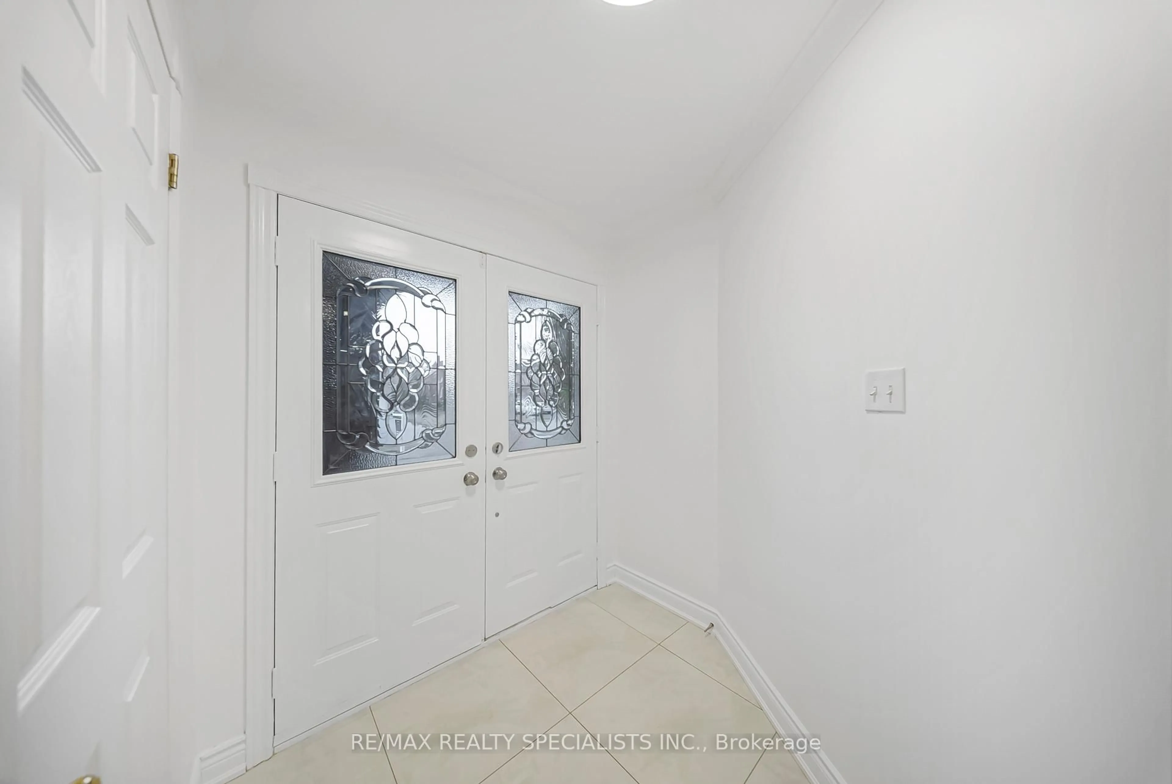 Indoor entryway for 47 Whitbread Ave, Caledon Ontario L7E 1L7