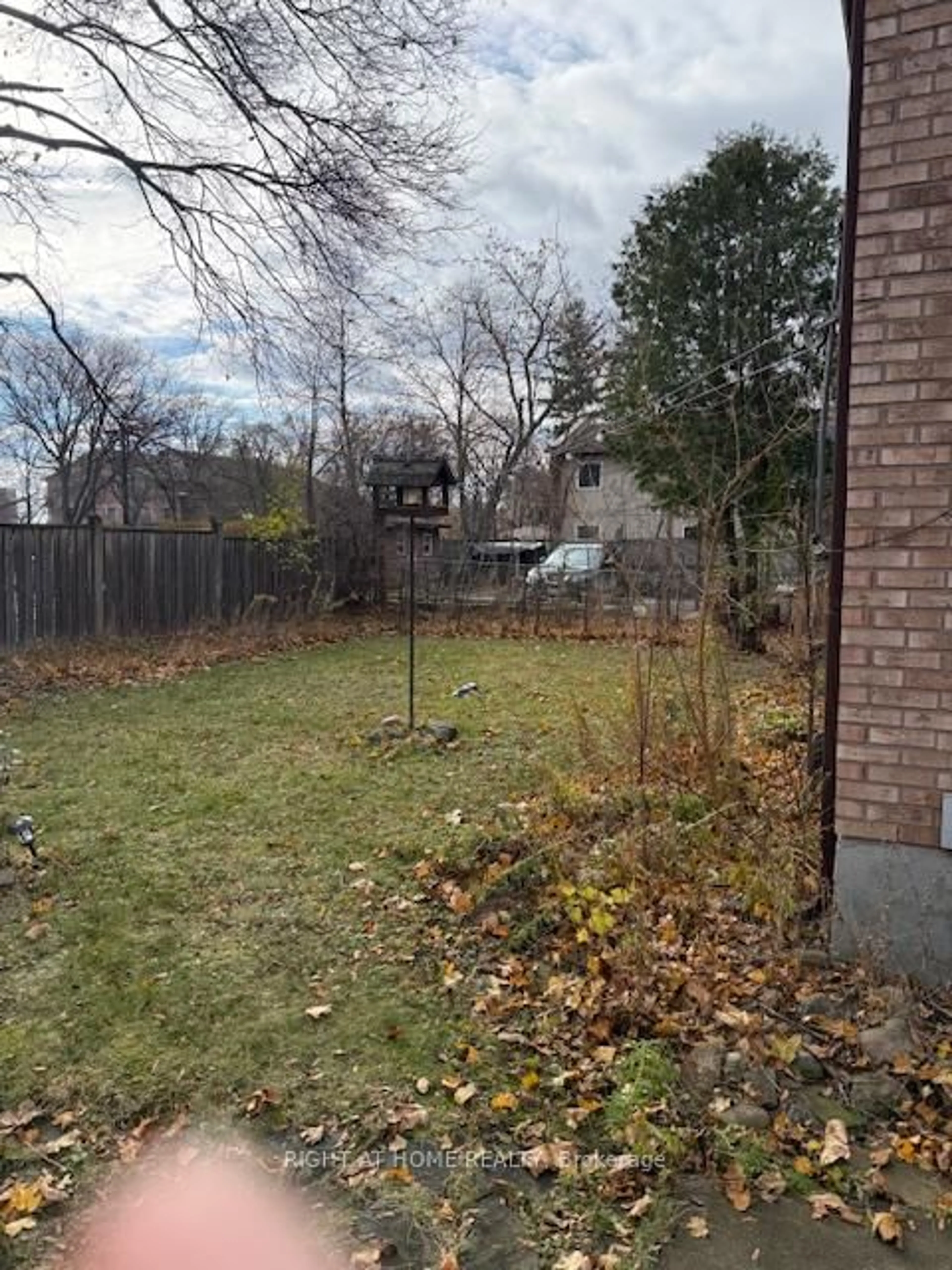 A pic from outside/outdoor area/front of a property/back of a property/a pic from drone, street for 9 Ontario St, Mississauga Ontario L5M 1S9