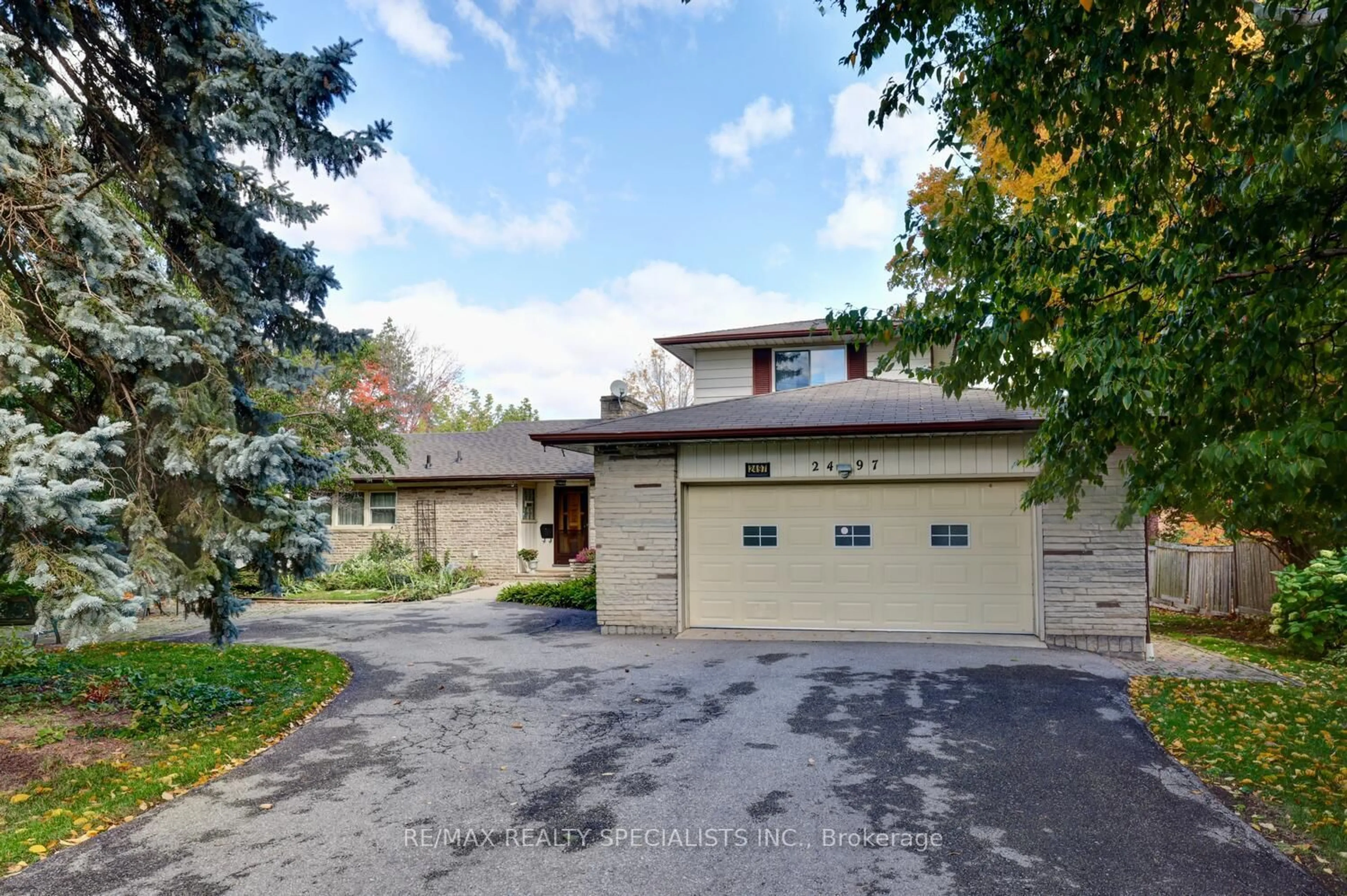 Home with brick exterior material, street for 2497 Fifth Line, Mississauga Ontario L5K 1V9