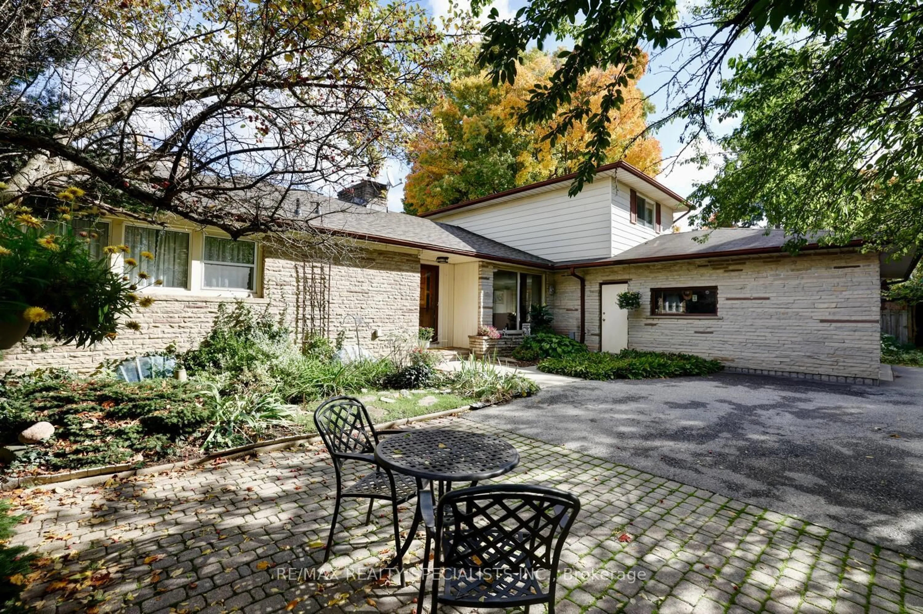 Unknown for 2497 Fifth Line, Mississauga Ontario L5K 1V9