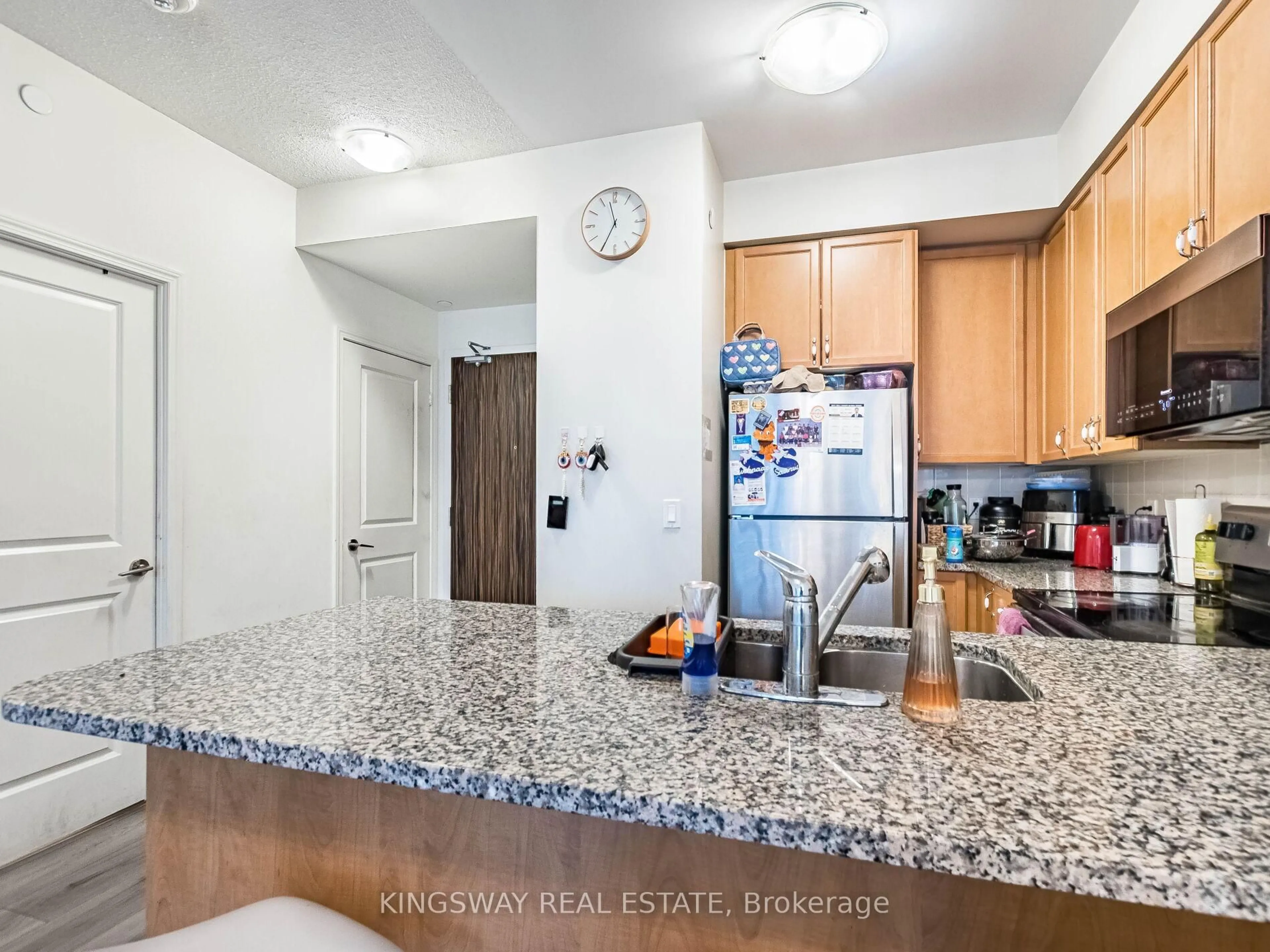 Standard kitchen, unknown for 349 Rathburn Rd #Ph 111, Mississauga Ontario L5B 0G9