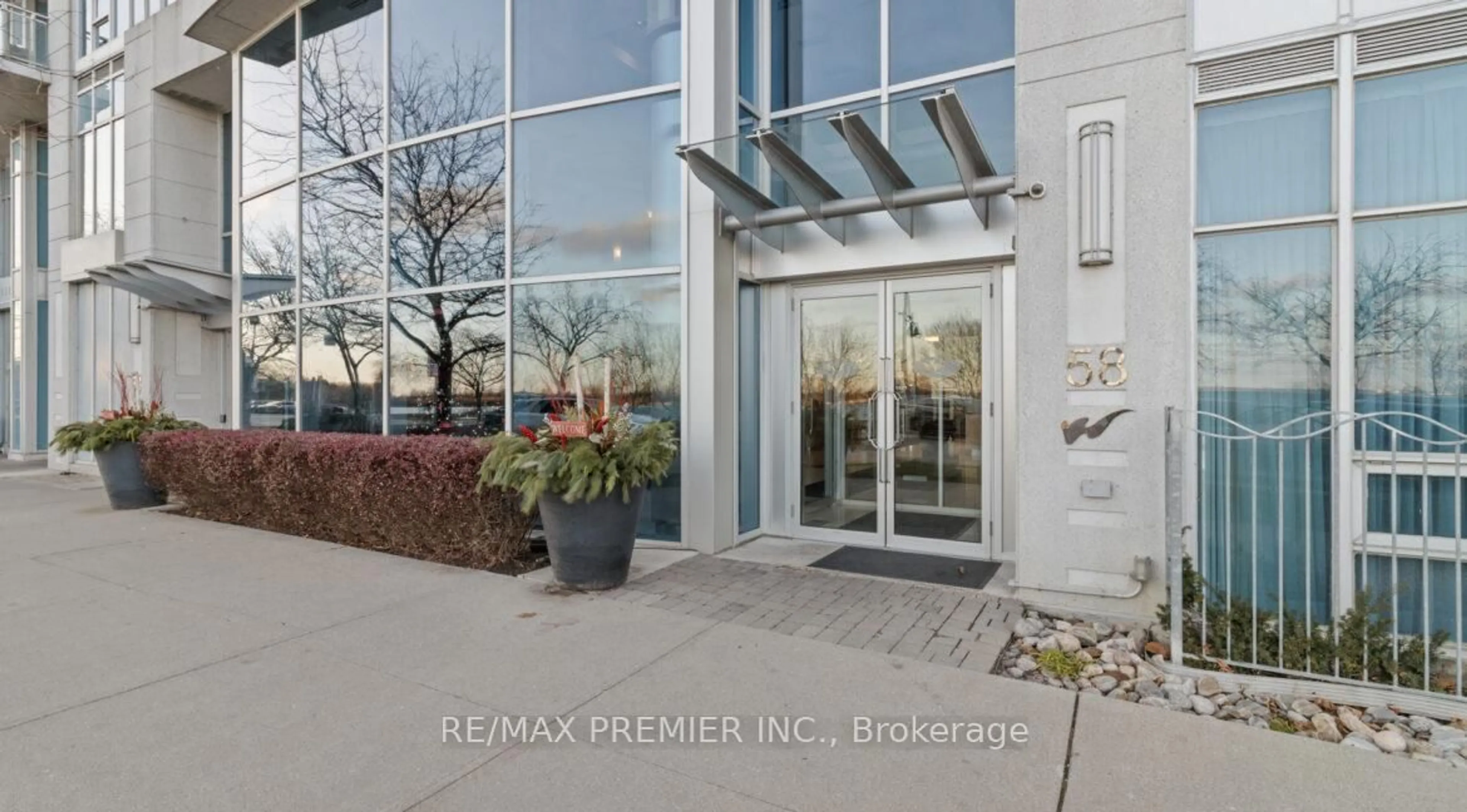 Indoor entryway for 58 Marine Parade Dr #229, Toronto Ontario M8V 4G1