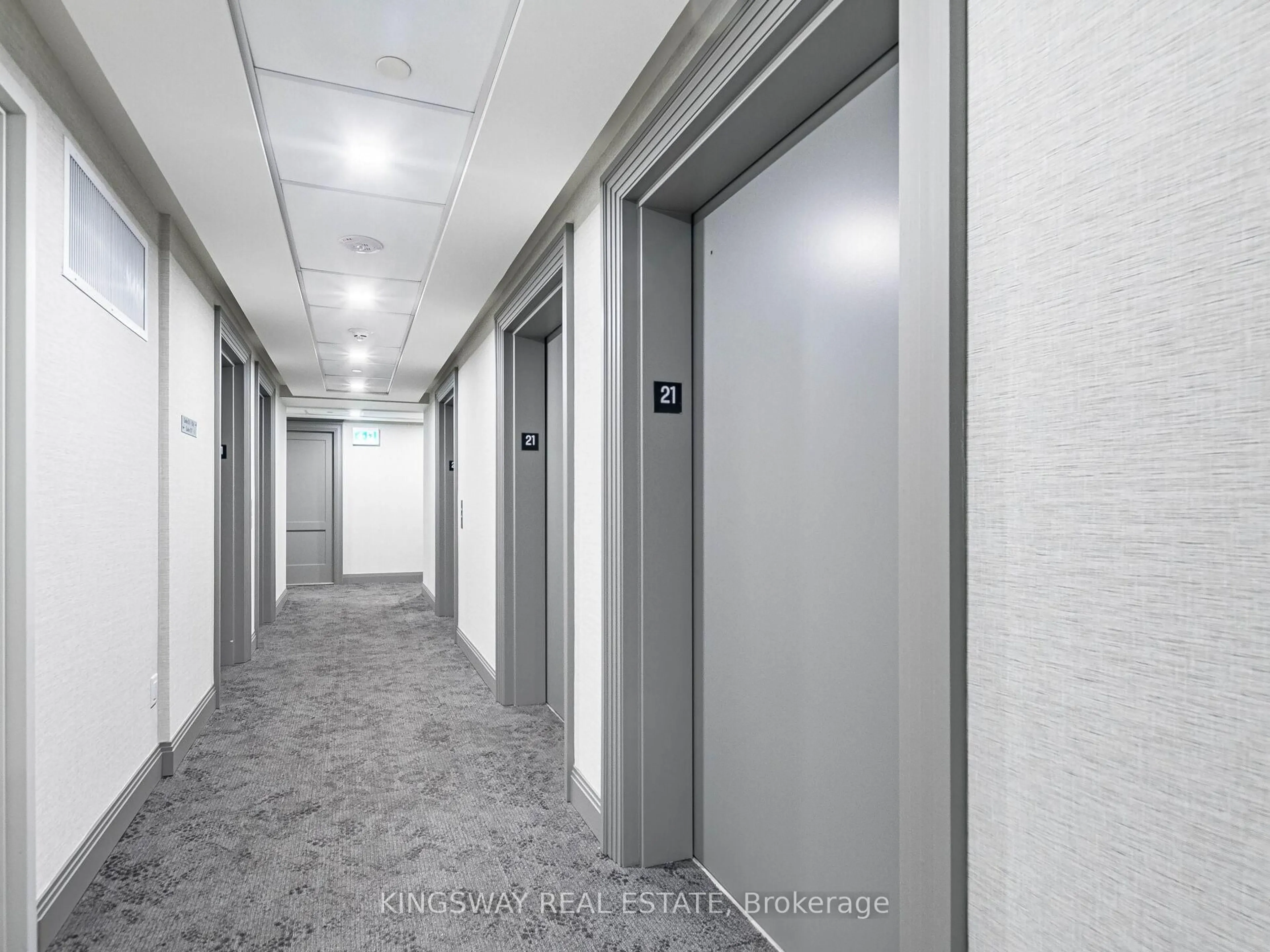 Indoor foyer for 30 Elm Dr #2105, Mississauga Ontario L5B 0N3