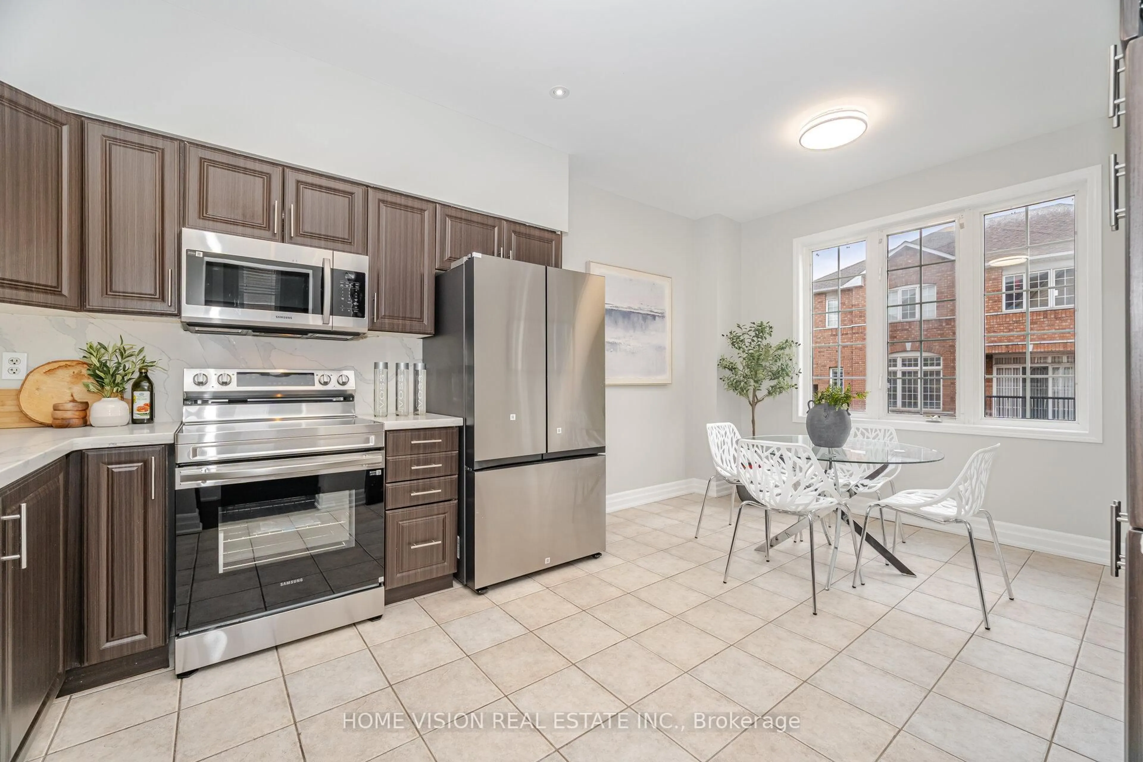 Open concept kitchen, ceramic/tile floor for 7155 Magistrate Terr #155, Mississauga Ontario L5W 1Y9