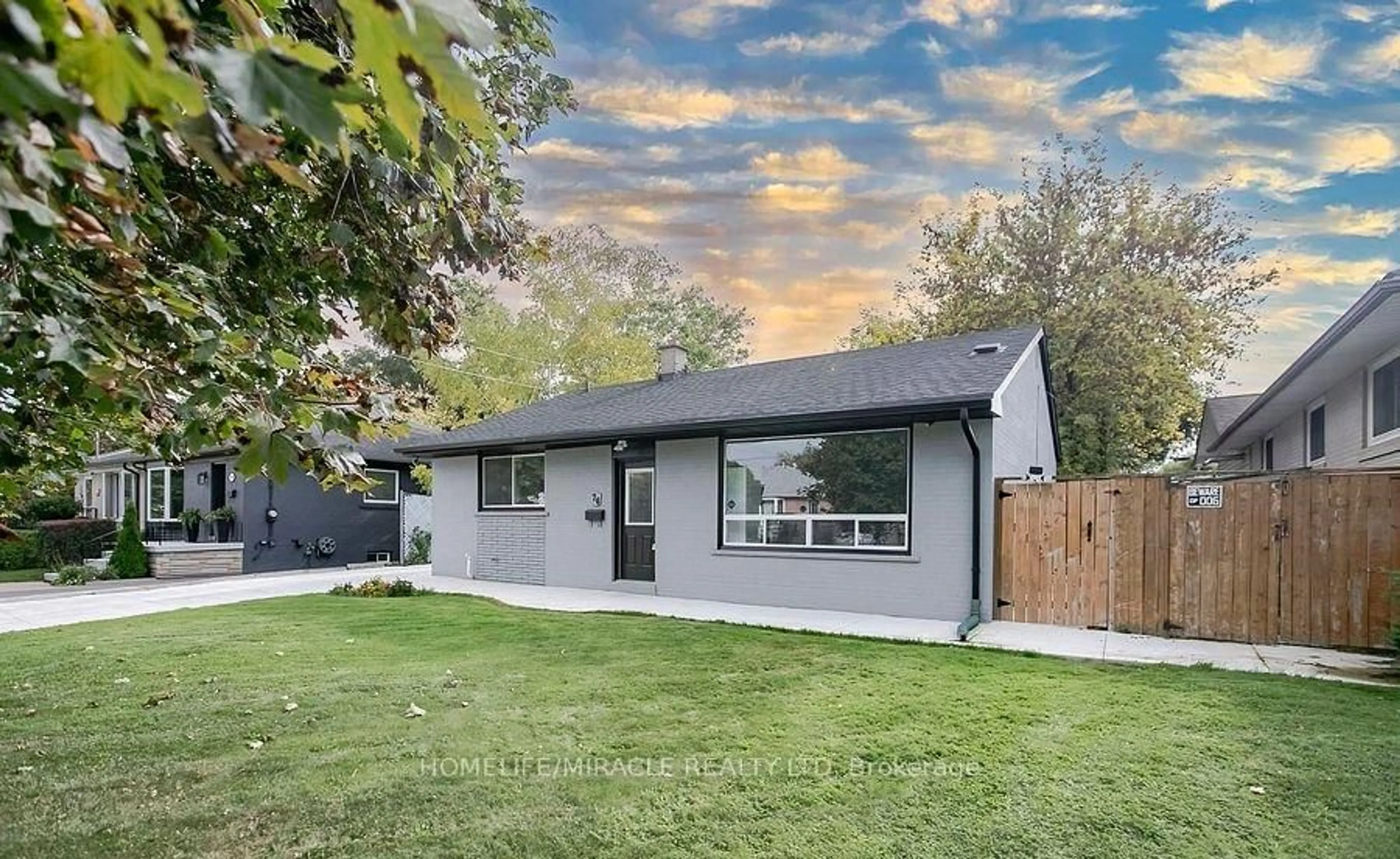 Home with vinyl exterior material, street for 76 Raylawn Cres, Halton Hills Ontario L7G 4N1