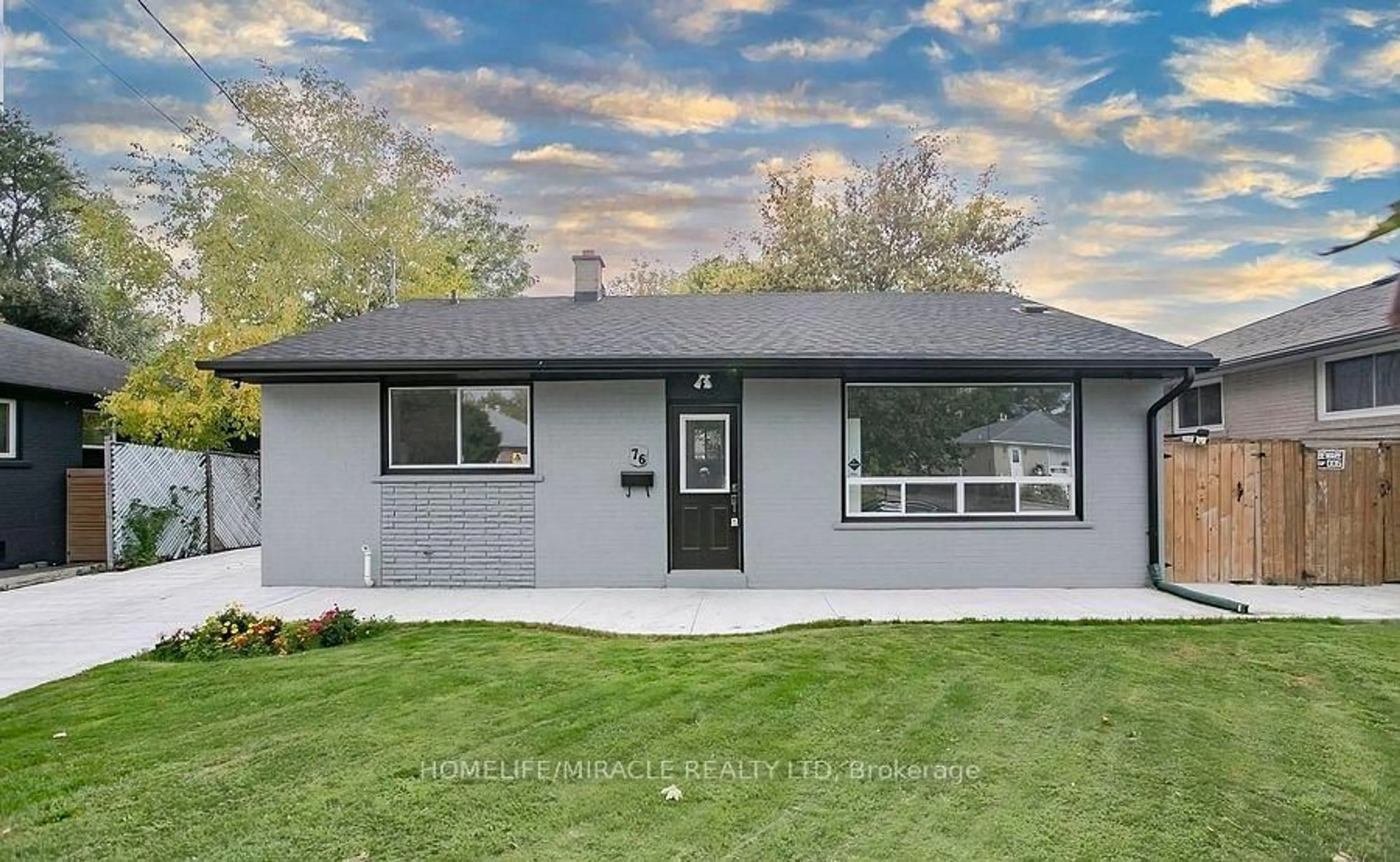 Home with vinyl exterior material, street for 76 Raylawn Cres, Halton Hills Ontario L7G 4N1