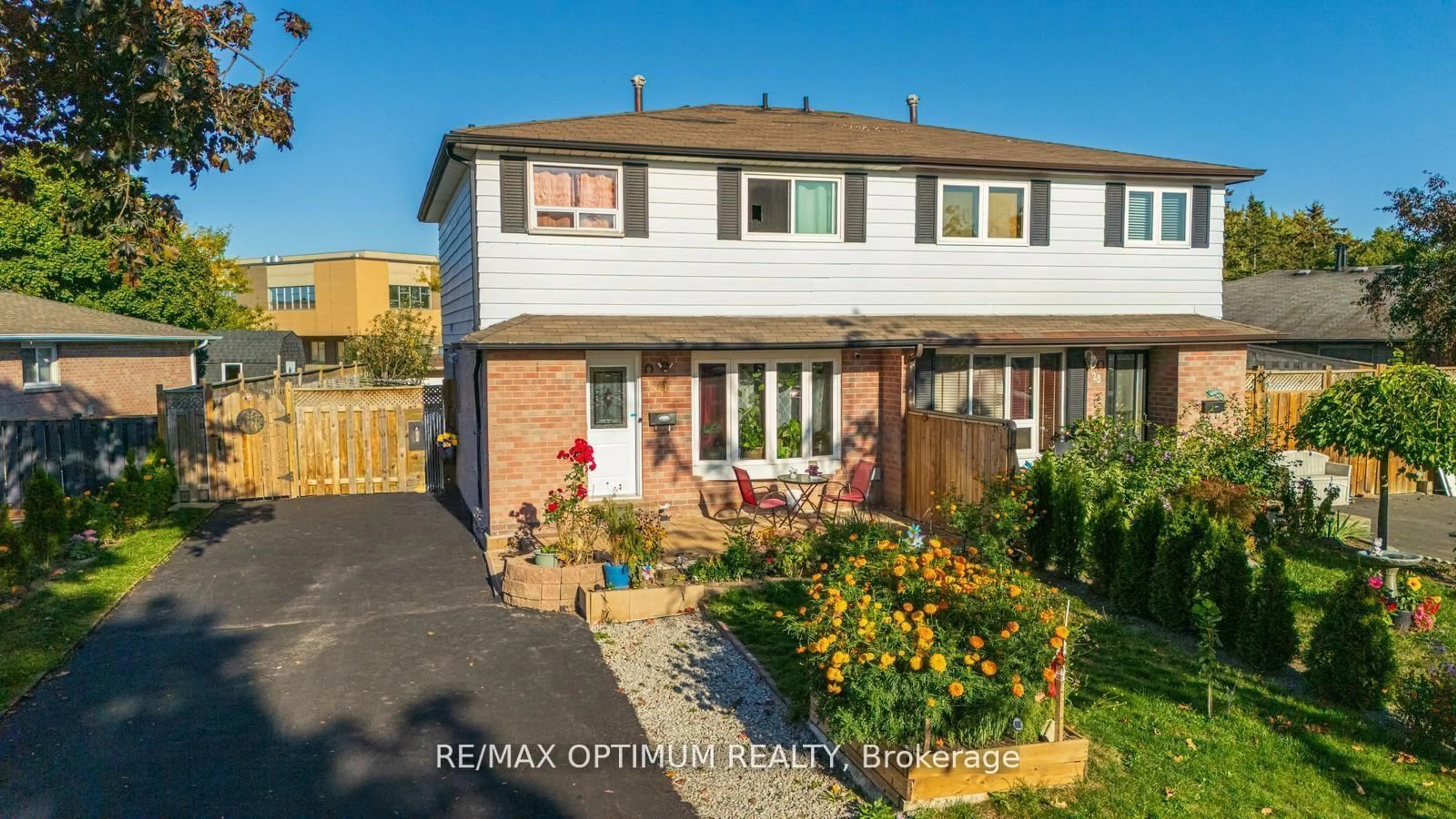 Unknown for 21 Juniper Cres, Brampton Ontario L6S 1J9