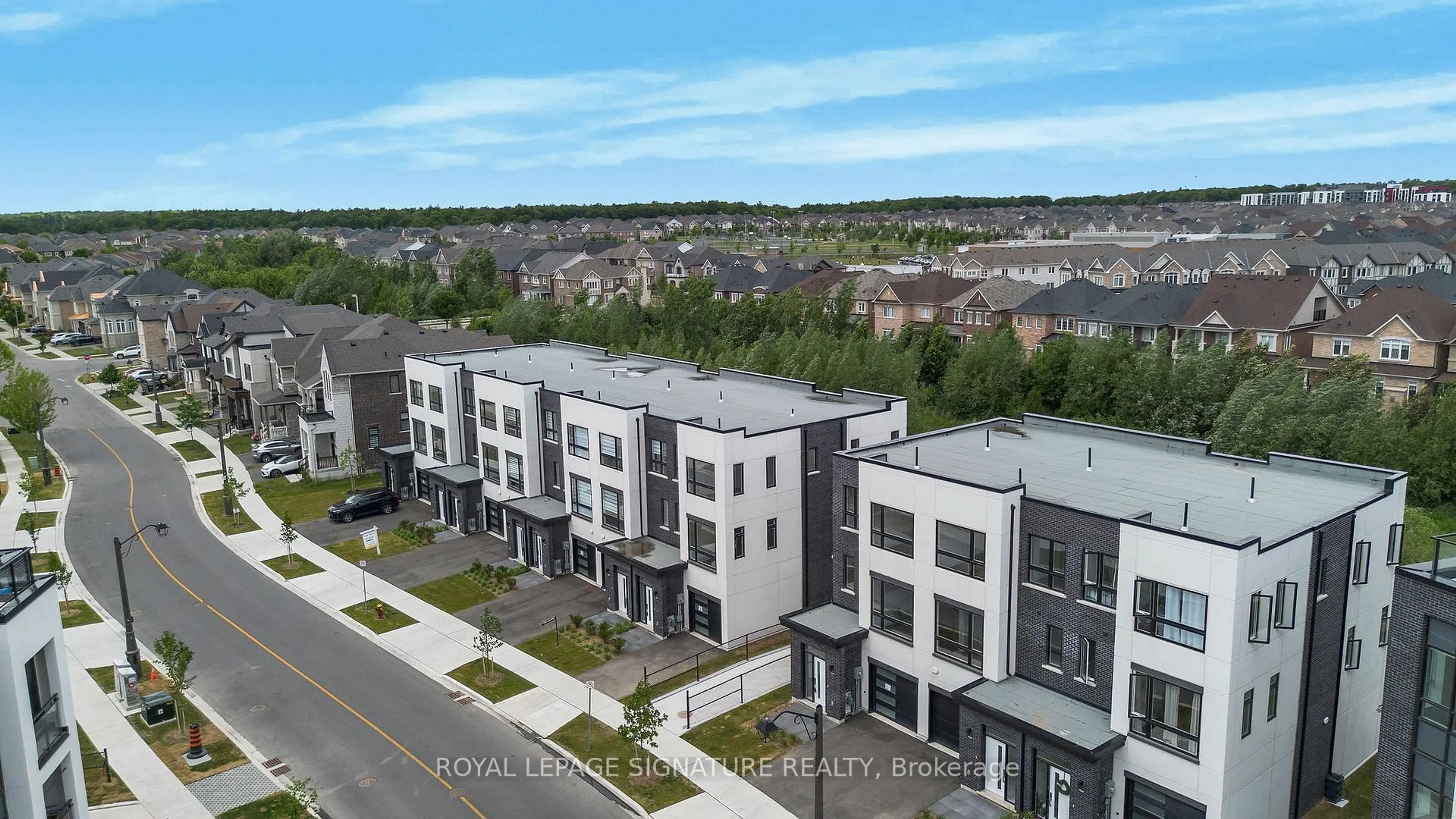 A pic from outside/outdoor area/front of a property/back of a property/a pic from drone, unknown for 3047 Trailside Dr, Oakville Ontario L6M 4M2