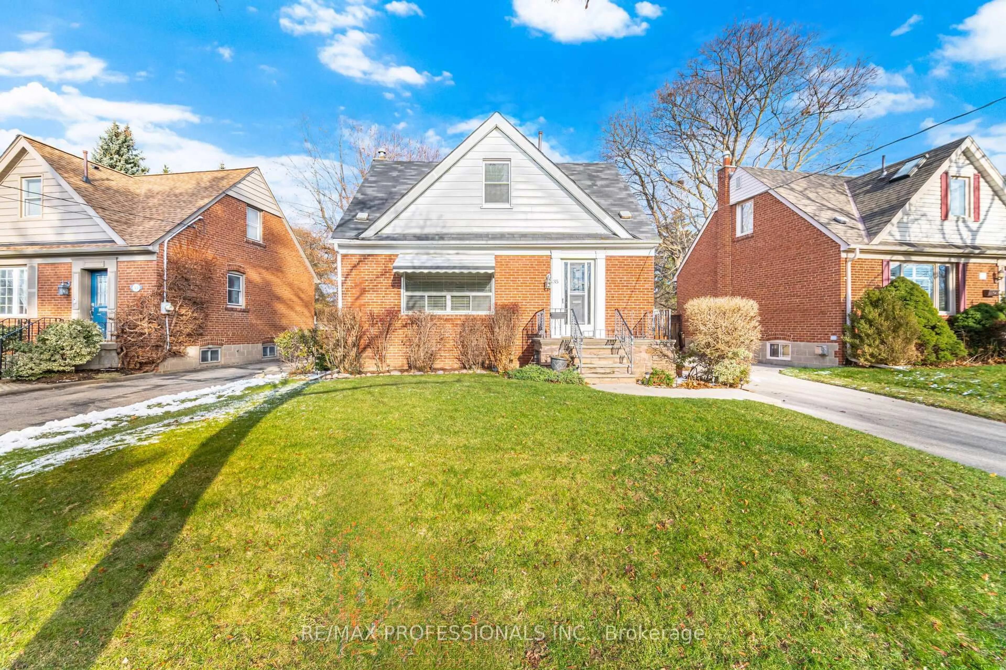 Home with brick exterior material, street for 35 Westleigh Cres, Toronto Ontario M8W 3Z6