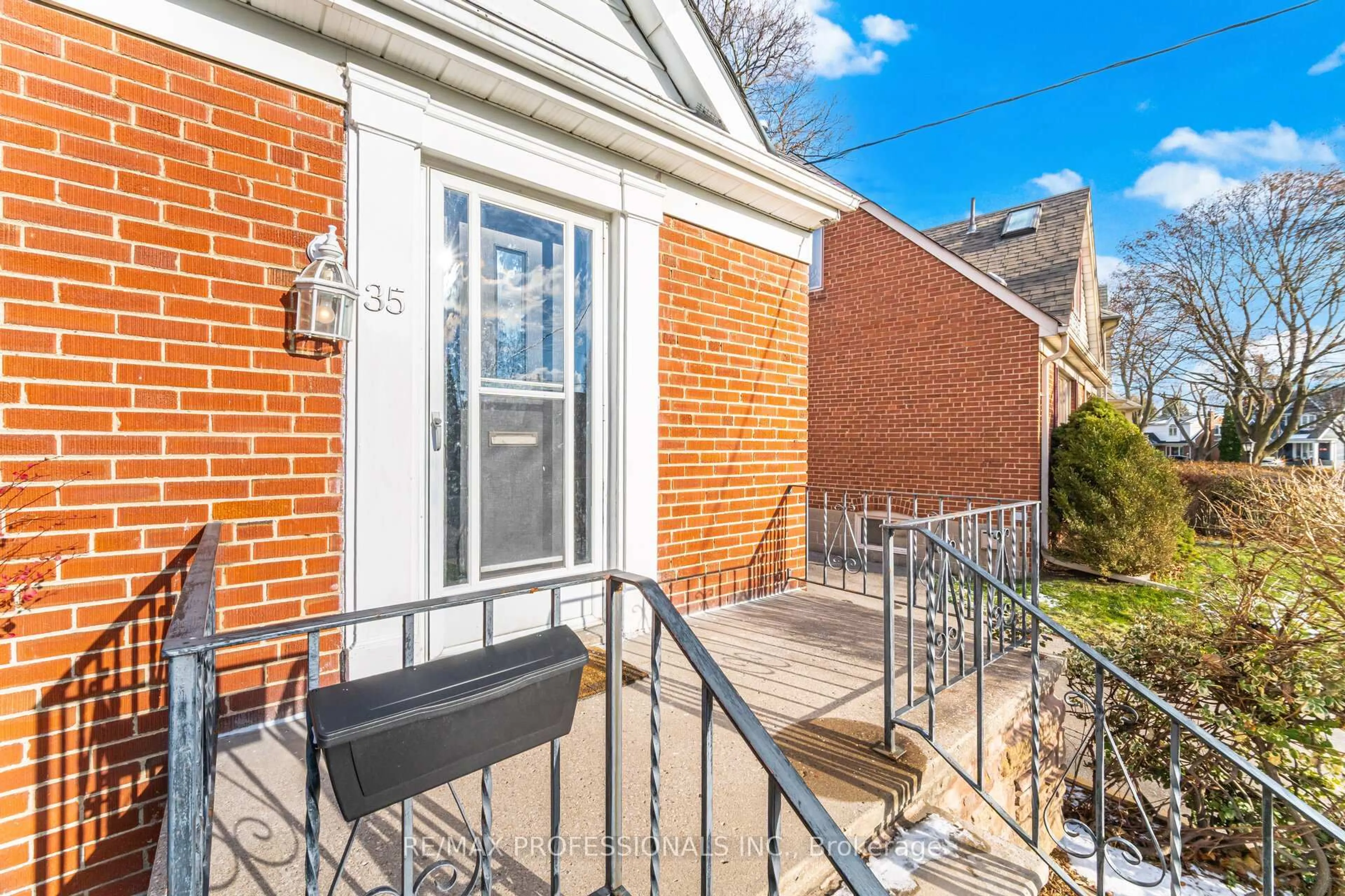 Home with brick exterior material, street for 35 Westleigh Cres, Toronto Ontario M8W 3Z6