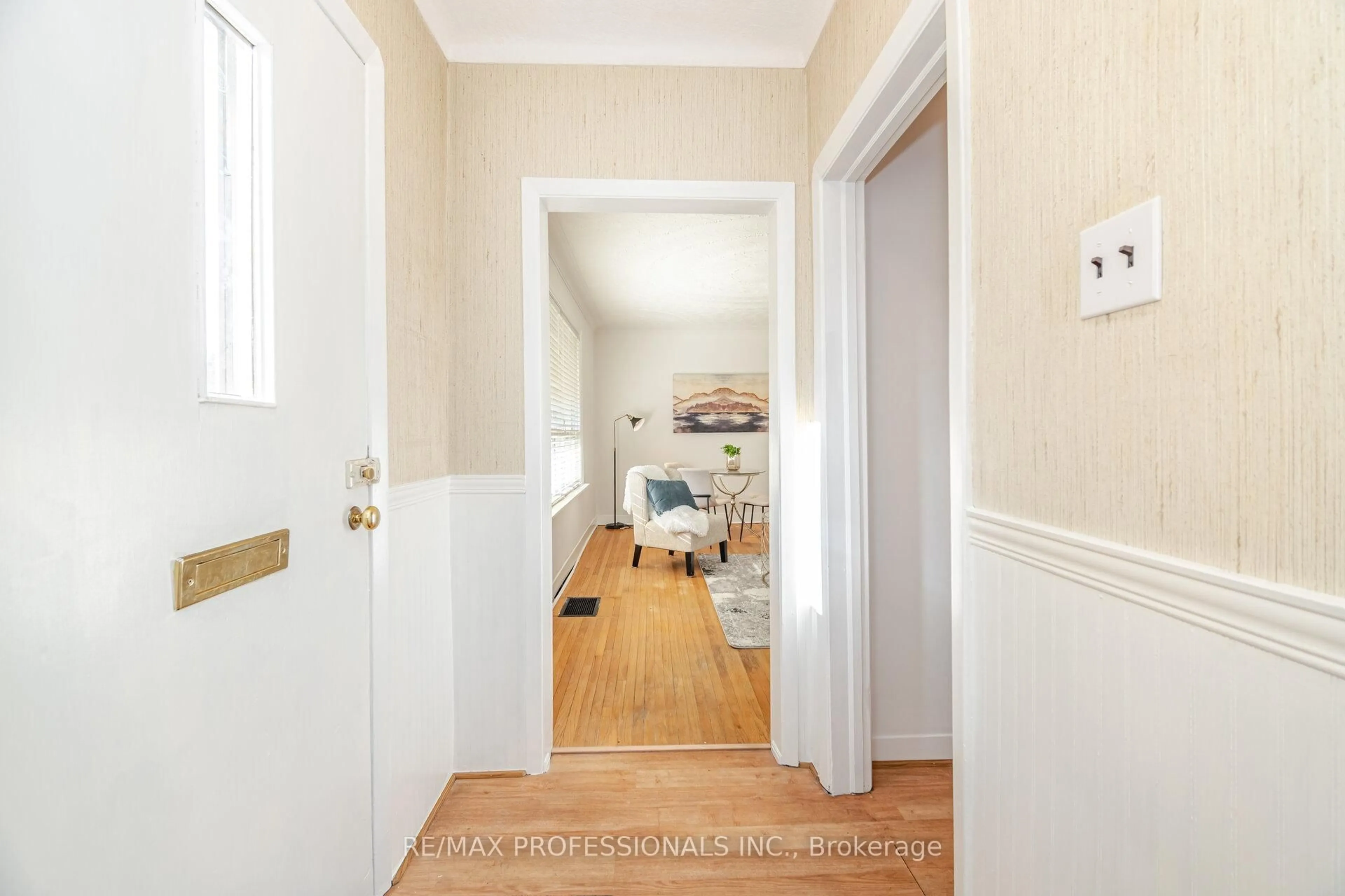 Indoor entryway for 35 Westleigh Cres, Toronto Ontario M8W 3Z6