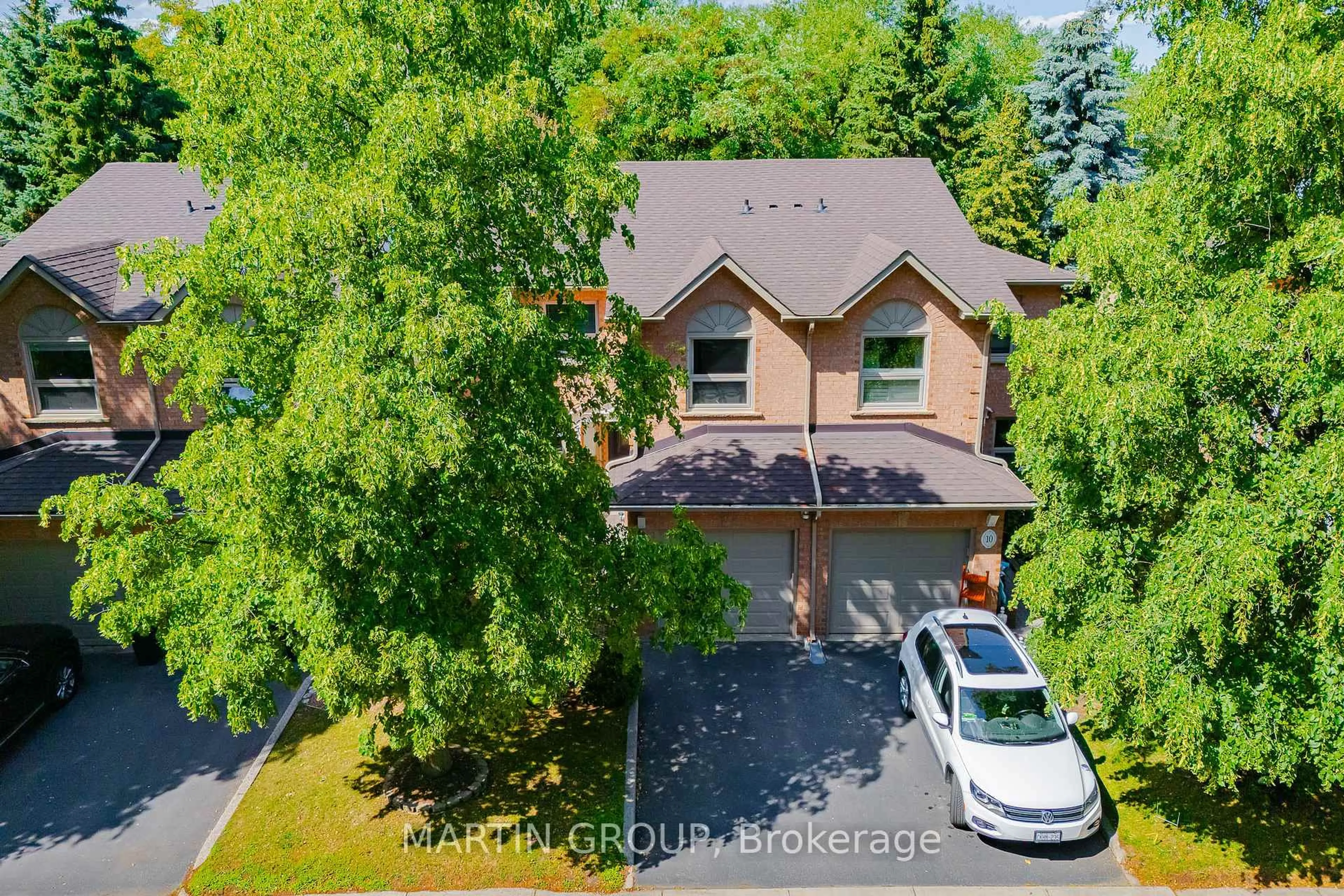 A pic from outside/outdoor area/front of a property/back of a property/a pic from drone, street for 2065 Sixth Line #9, Oakville Ontario L6H 5R8