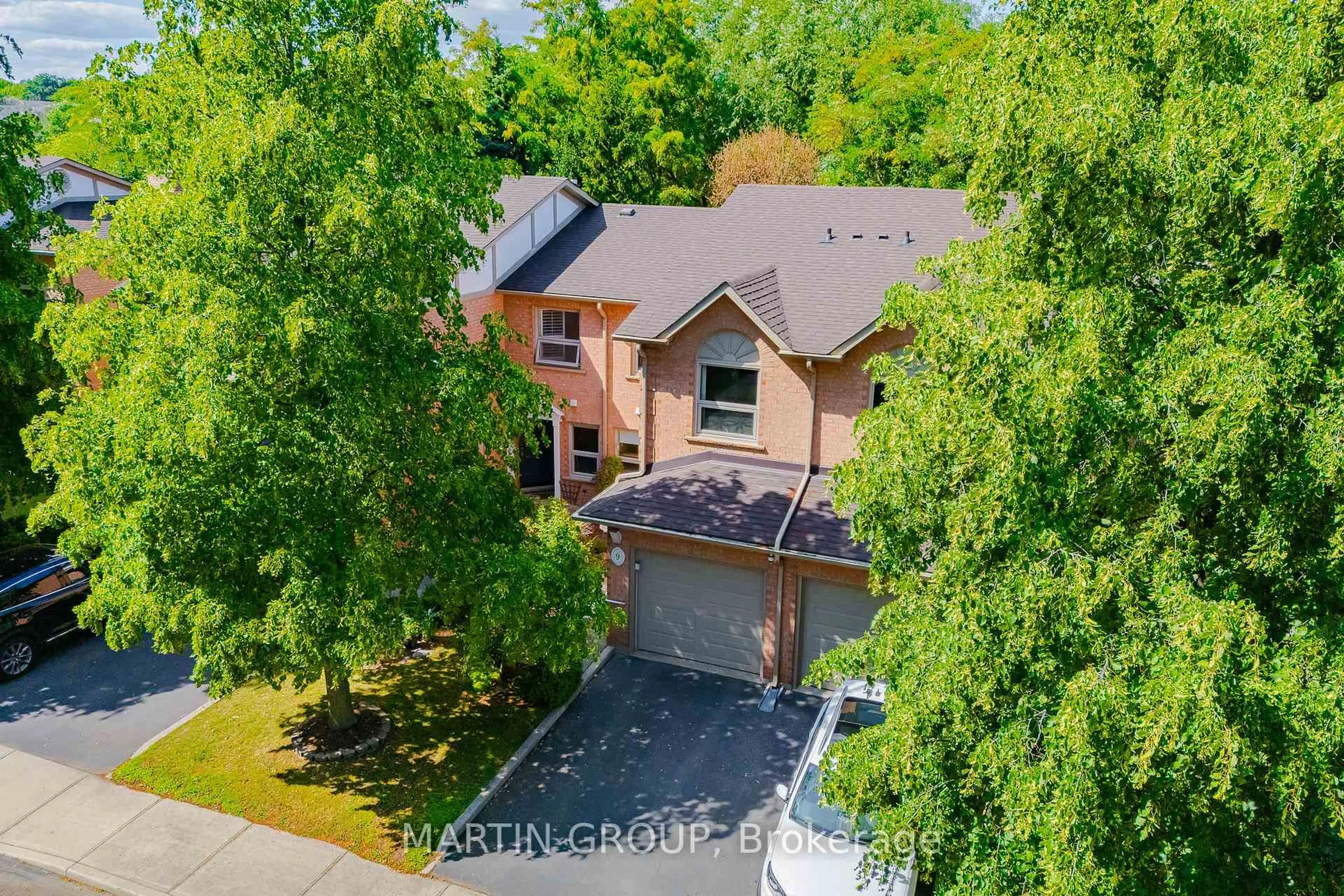 A pic from outside/outdoor area/front of a property/back of a property/a pic from drone, street for 2065 Sixth Line #9, Oakville Ontario L6H 5R8