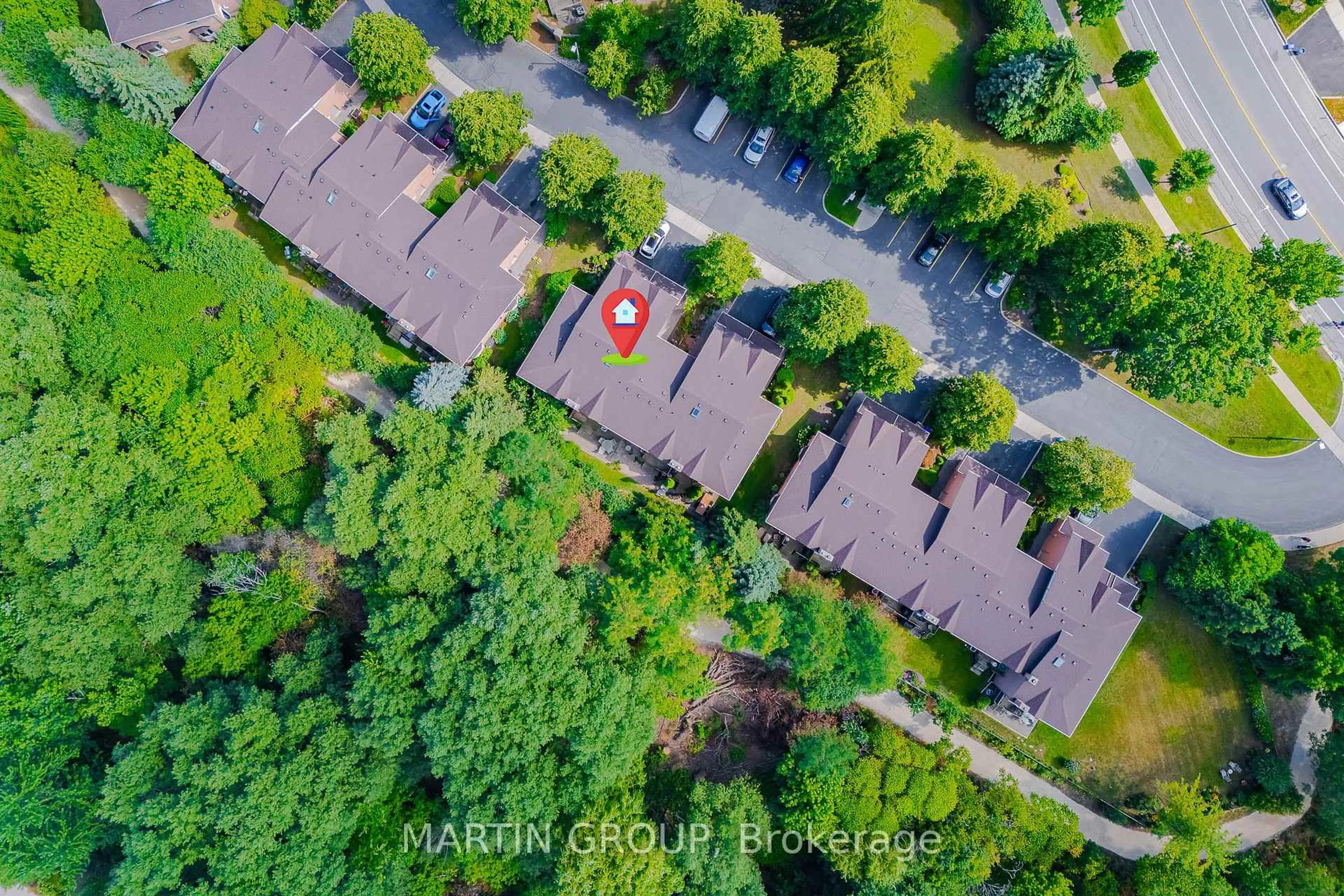 A pic from outside/outdoor area/front of a property/back of a property/a pic from drone, street for 2065 Sixth Line #9, Oakville Ontario L6H 5R8