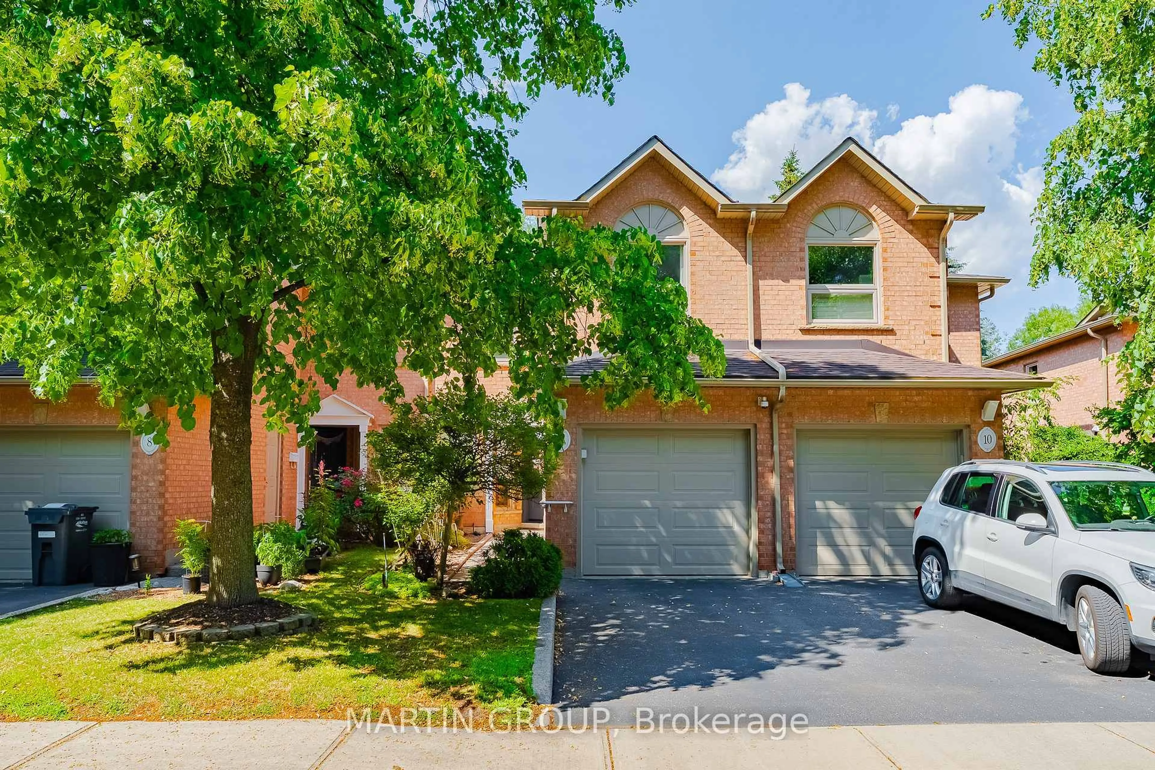 Home with brick exterior material, street for 2065 Sixth Line #9, Oakville Ontario L6H 5R8