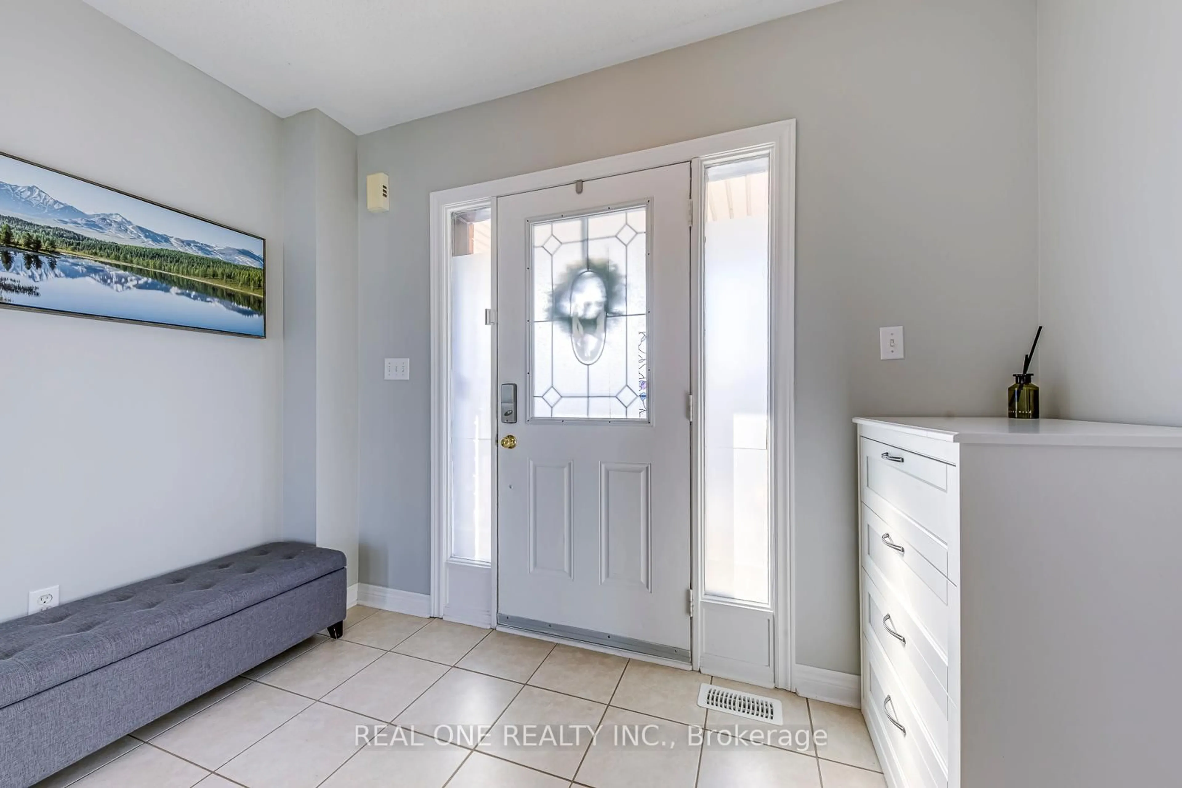 Indoor entryway for 1126 Tupper Dr, Milton Ontario L9T 0A8