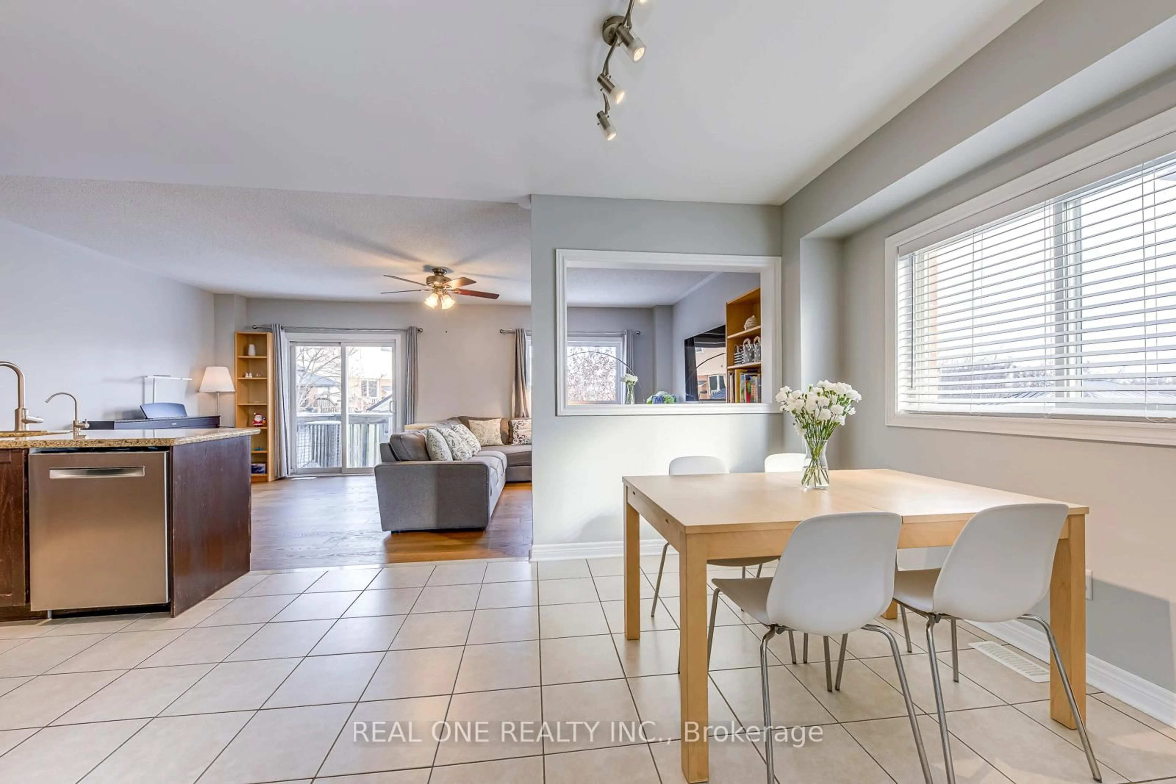 Open concept kitchen, unknown for 1126 Tupper Dr, Milton Ontario L9T 0A8