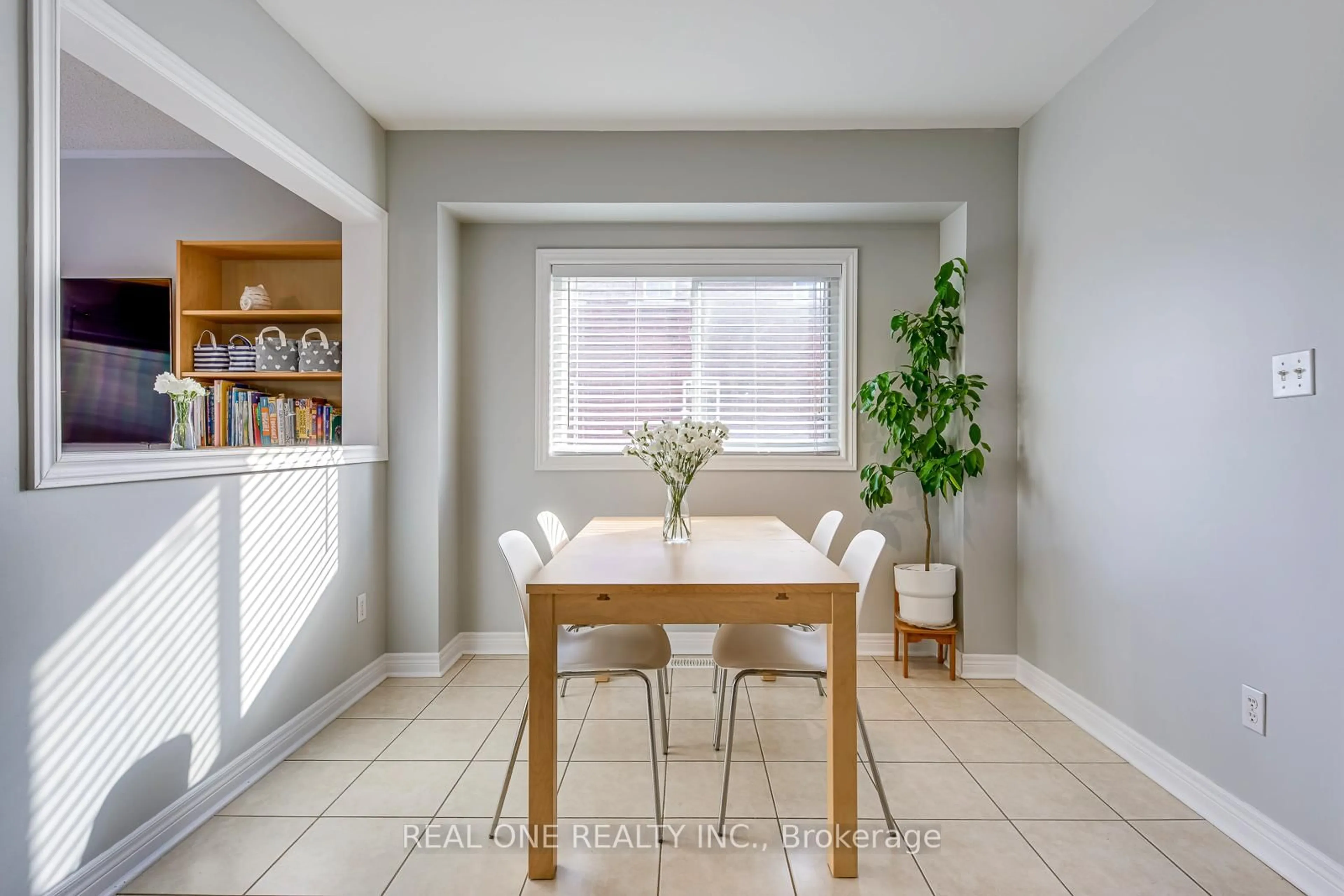 Dining room, ceramic/tile floor for 1126 Tupper Dr, Milton Ontario L9T 0A8
