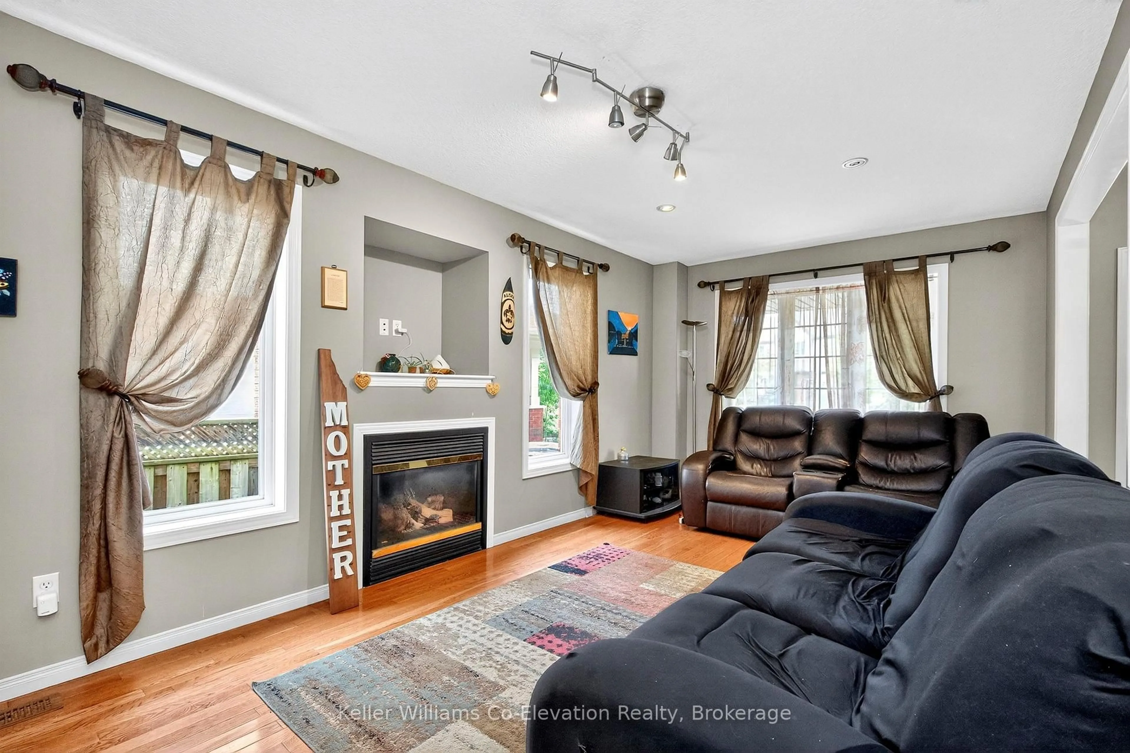 Living room with furniture, unknown for 14 Graham Cres, Orangeville Ontario L9W 5J4