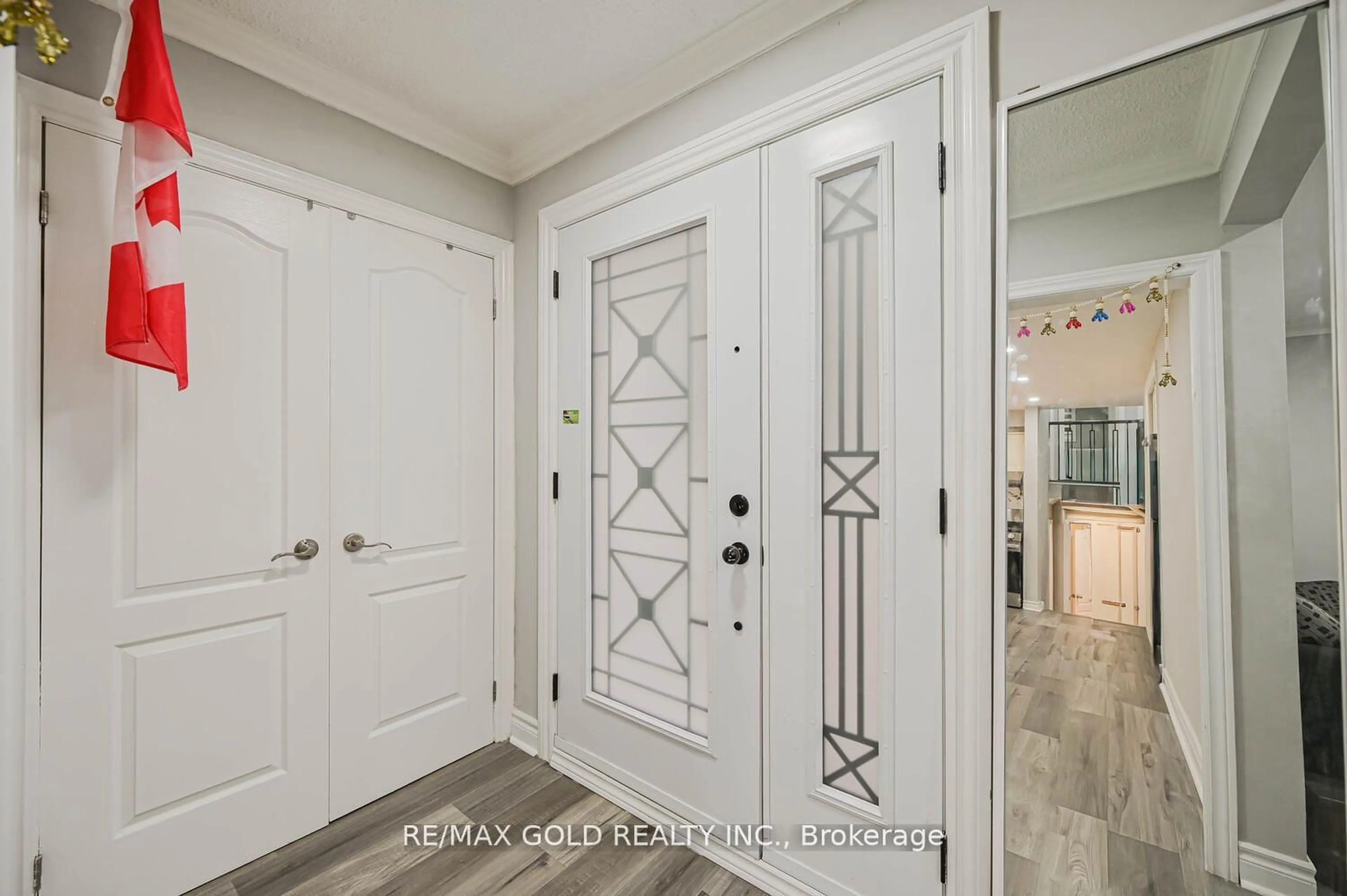 Indoor entryway for 3724 Darla Dr, Mississauga Ontario L4T 2C9