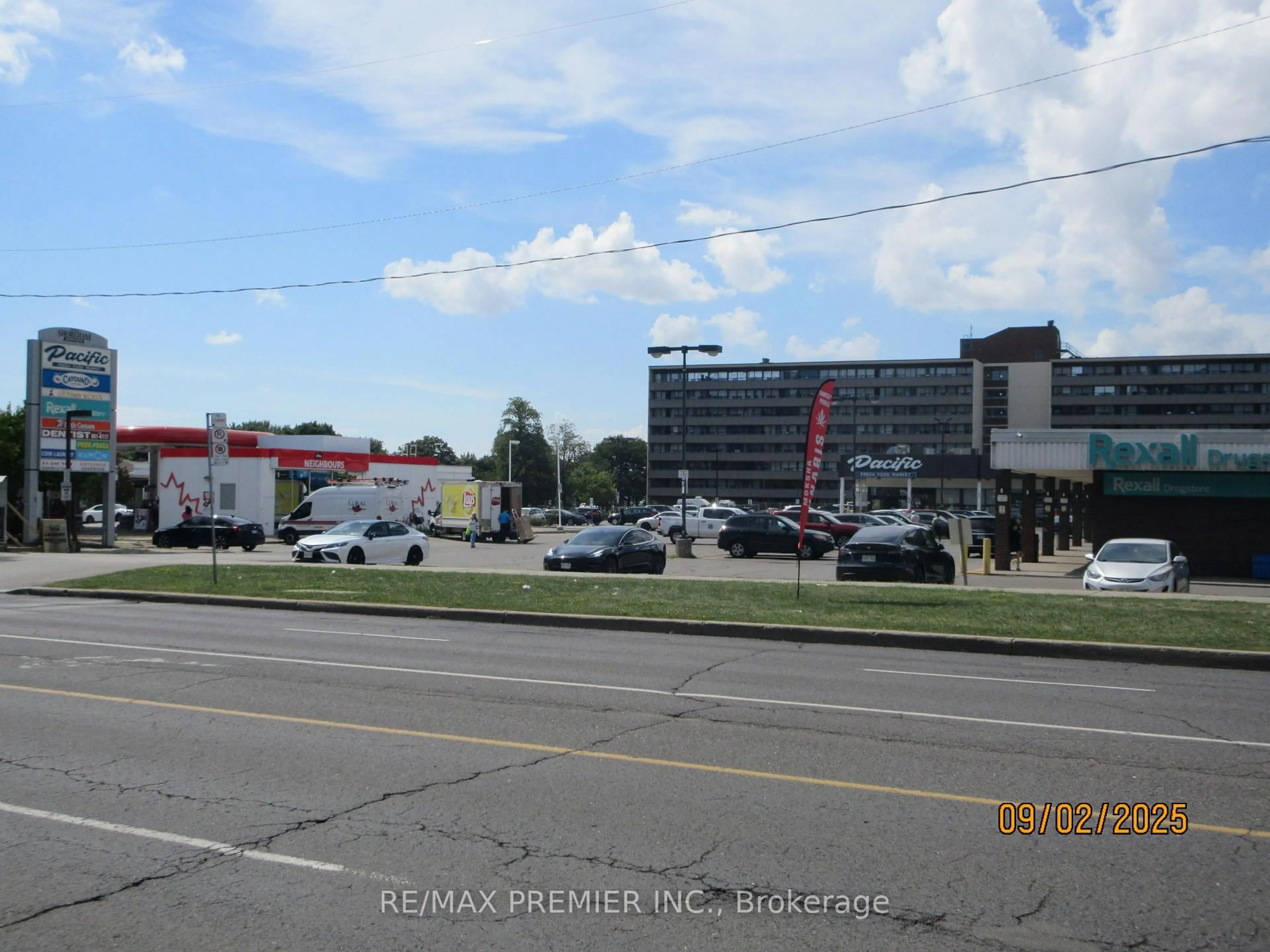 Blurry image for 4673 Jane St #623, Toronto Ontario M3N 2L1