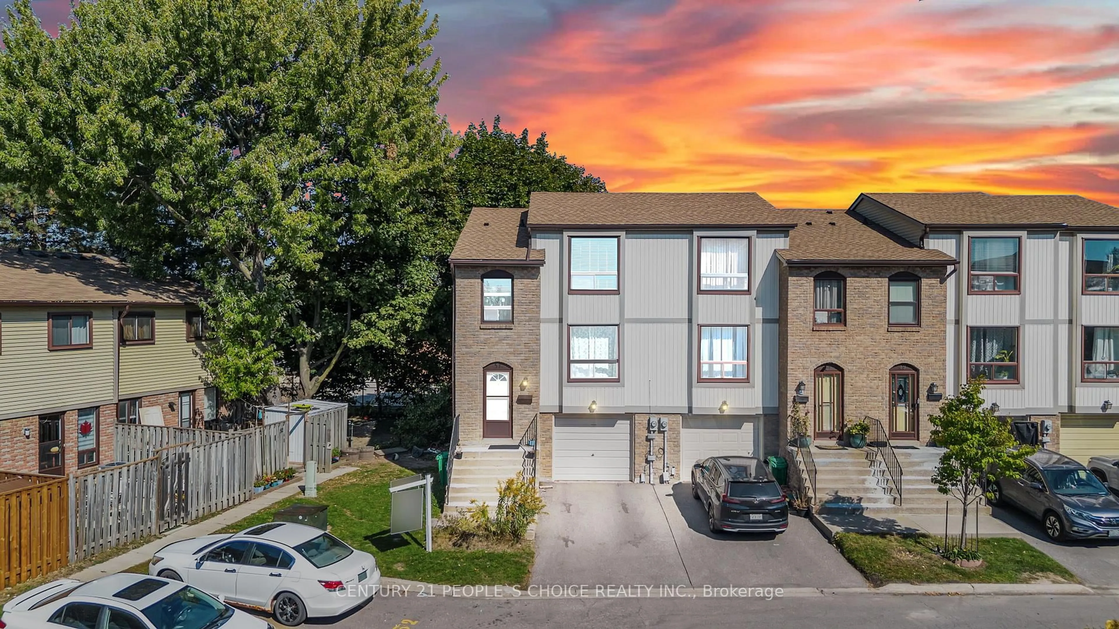 A pic from outside/outdoor area/front of a property/back of a property/a pic from drone, street for 51 Mcmullen Cres, Brampton Ontario L6S 3M2