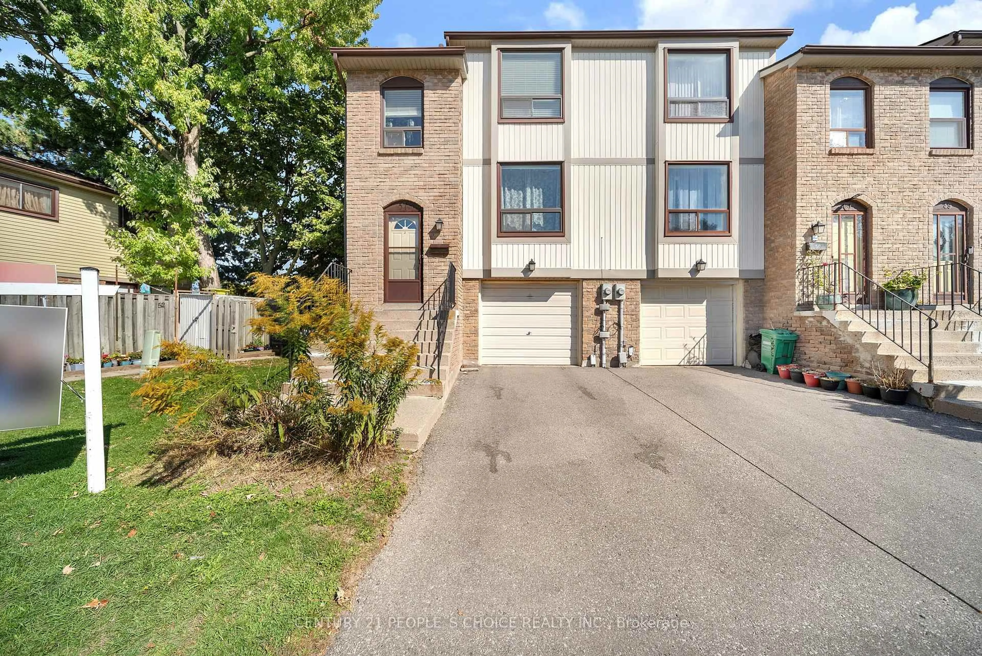 A pic from outside/outdoor area/front of a property/back of a property/a pic from drone, street for 51 Mcmullen Cres, Brampton Ontario L6S 3M2