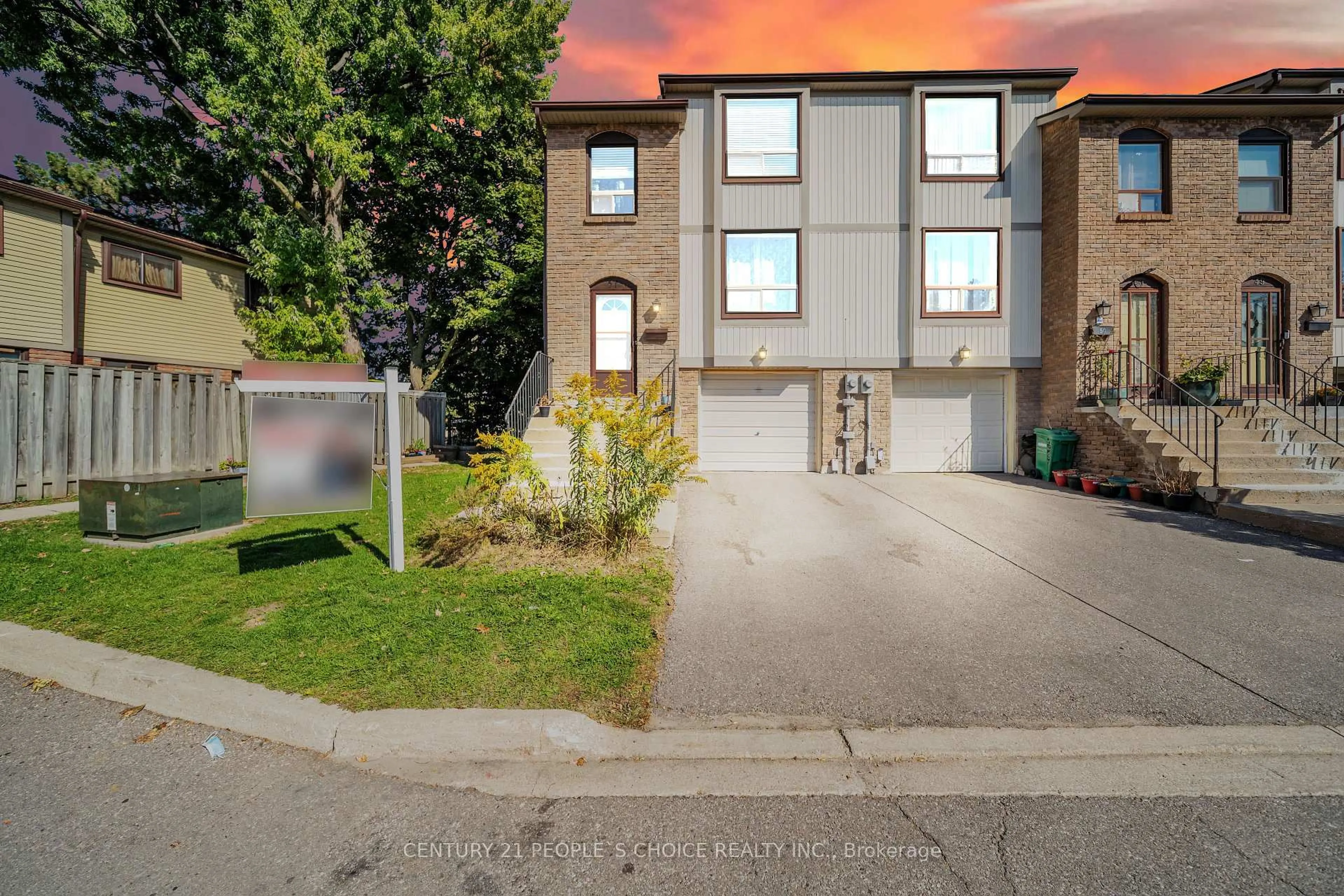A pic from outside/outdoor area/front of a property/back of a property/a pic from drone, street for 51 Mcmullen Cres, Brampton Ontario L6S 3M2