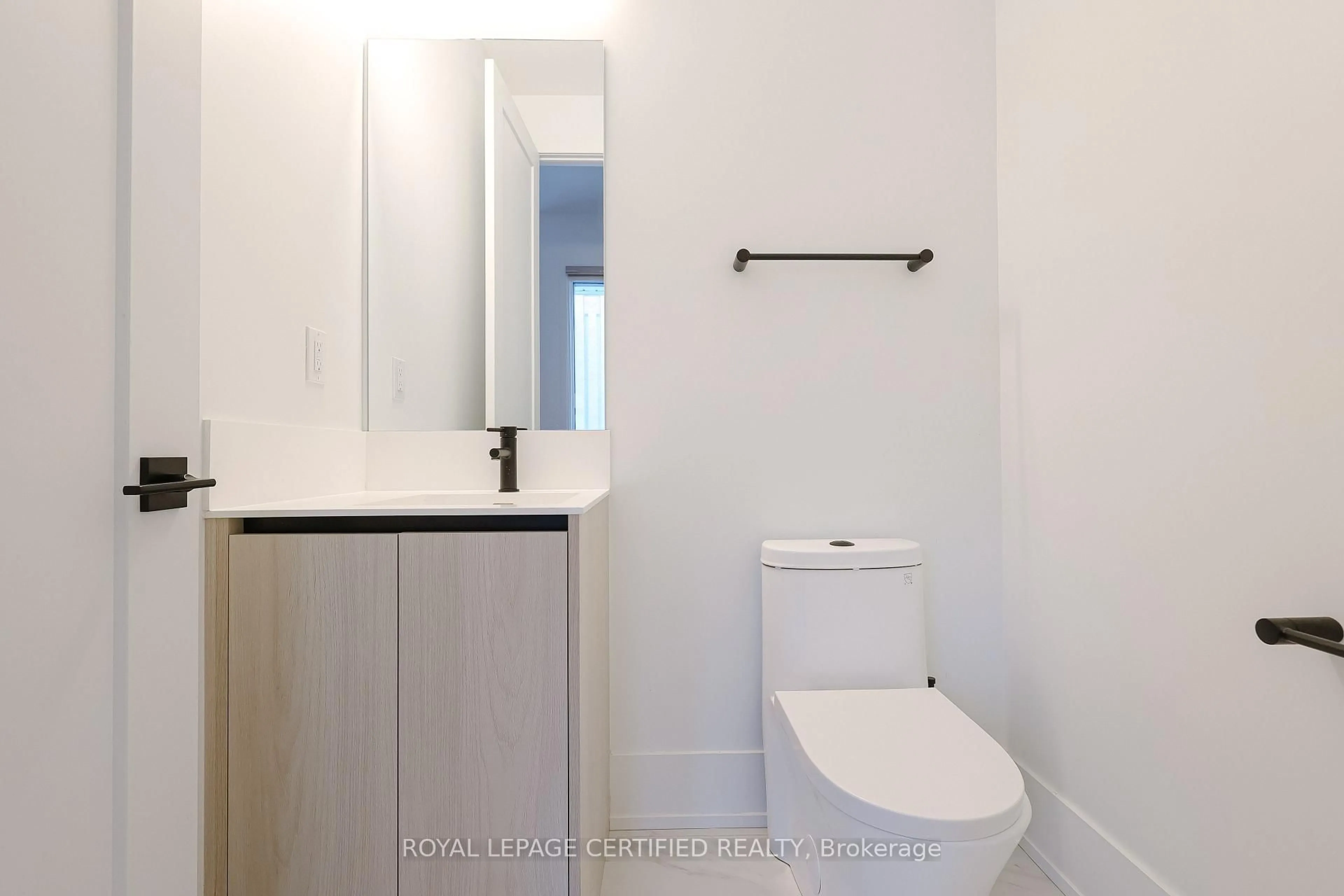 Standard bathroom, unknown for 50 COVESIDE Dr #30, Mississauga Ontario L5H 0B2