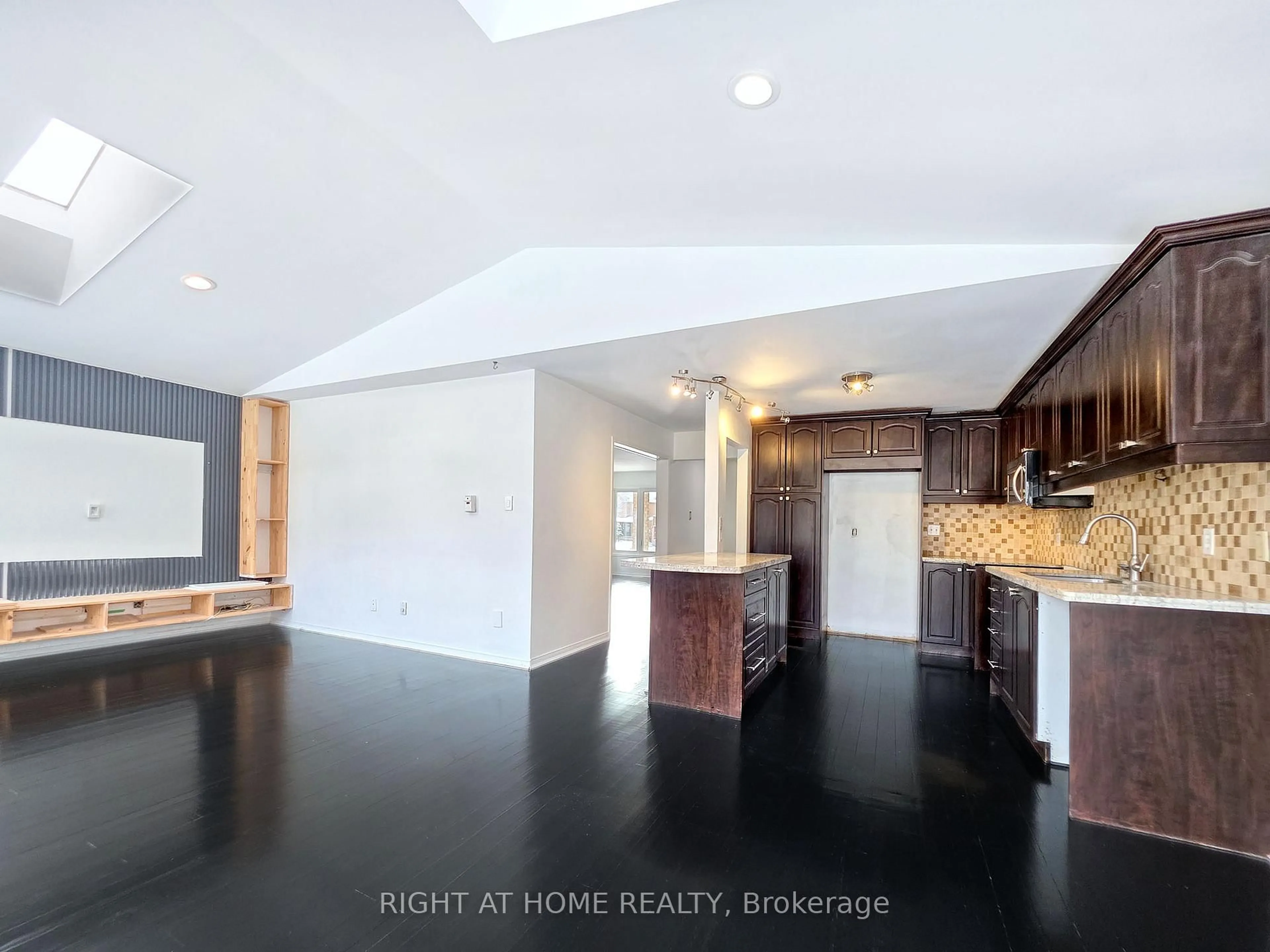 Open concept kitchen, unknown for 6 Buffridge Tr, Brampton Ontario L7A 1H2