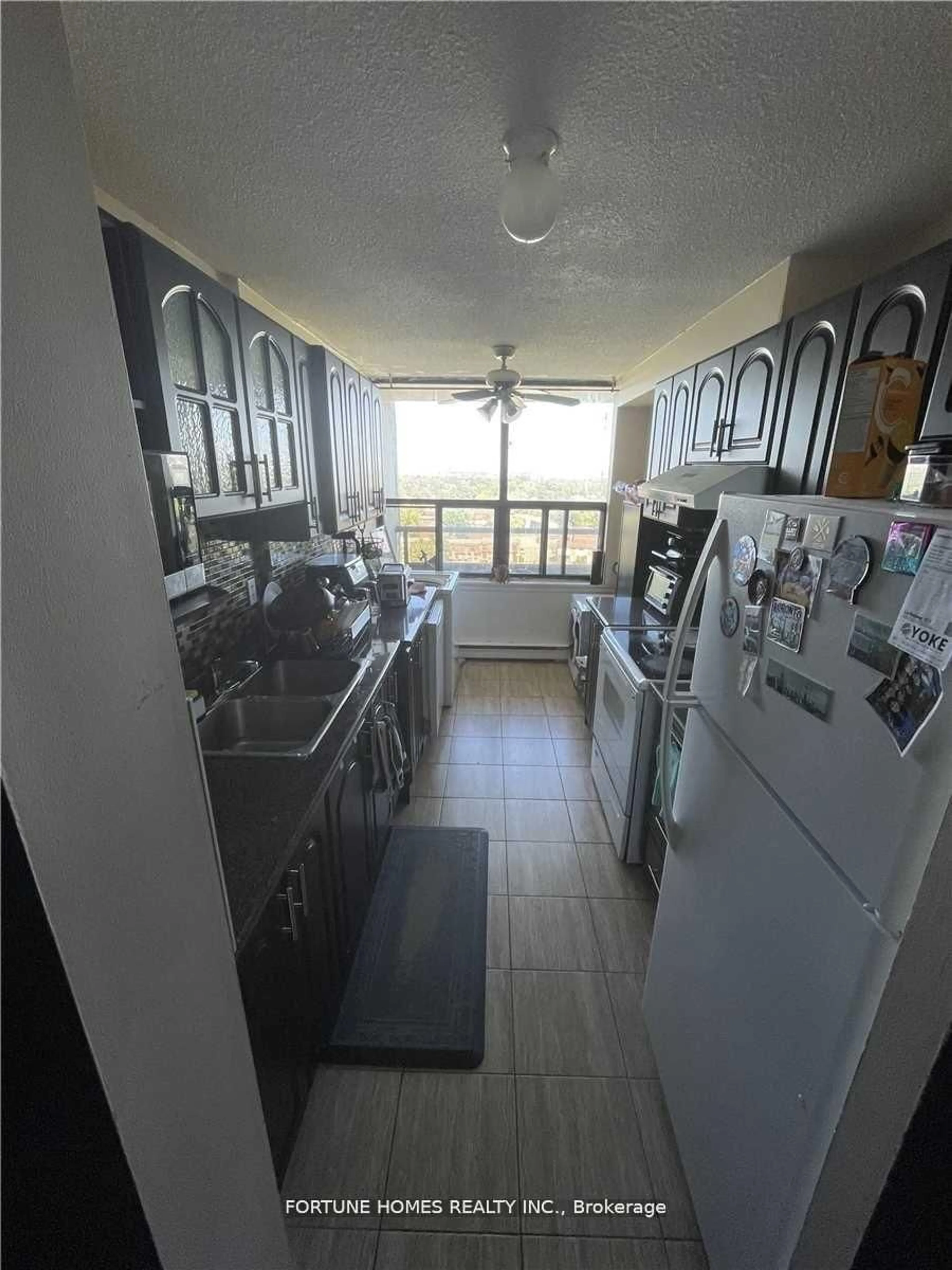 Standard kitchen, unknown for 4 Kings Cross Rd #1201, Brampton Ontario L6T 3X8