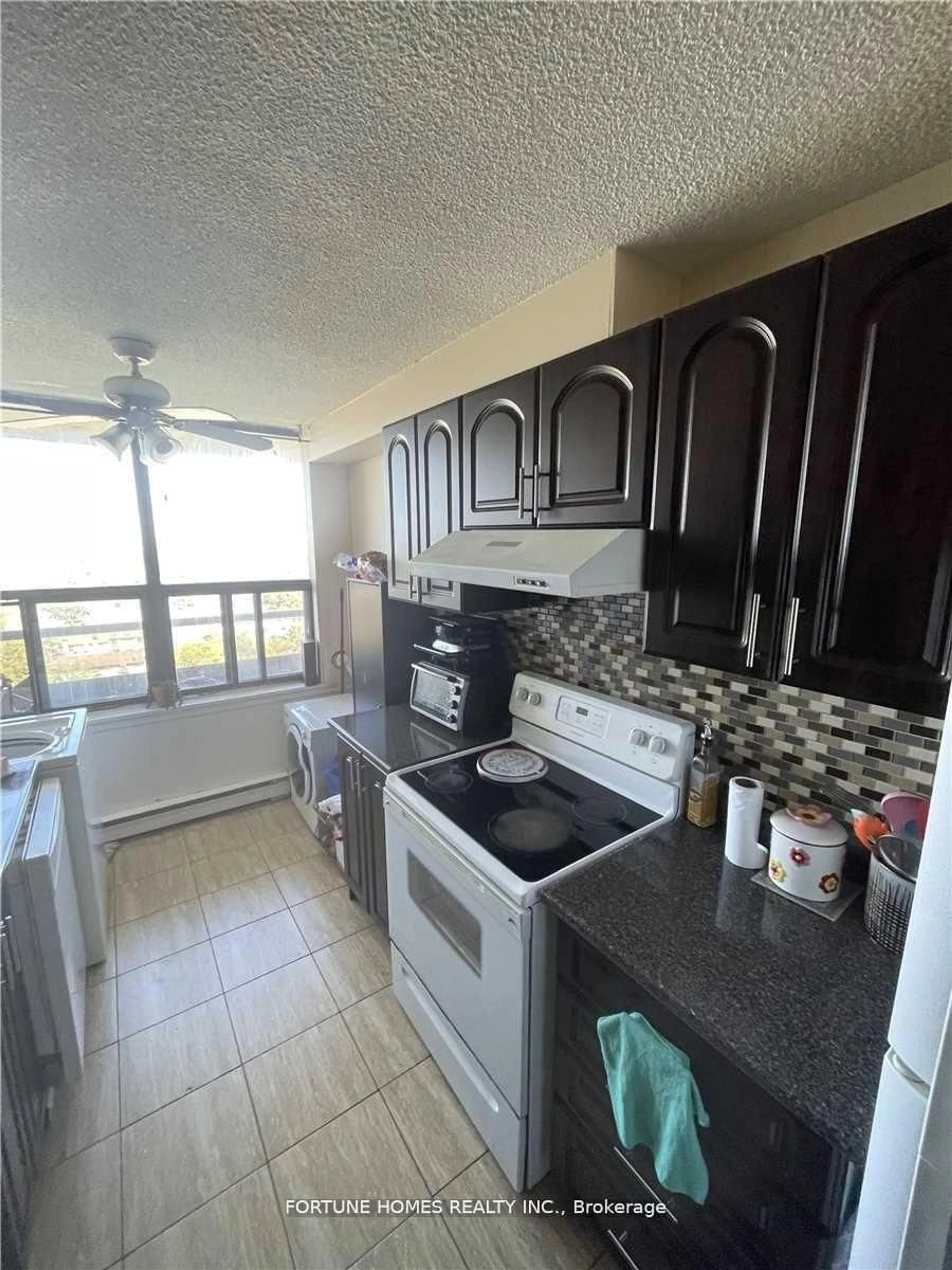 Standard kitchen, unknown for 4 Kings Cross Rd #1201, Brampton Ontario L6T 3X8