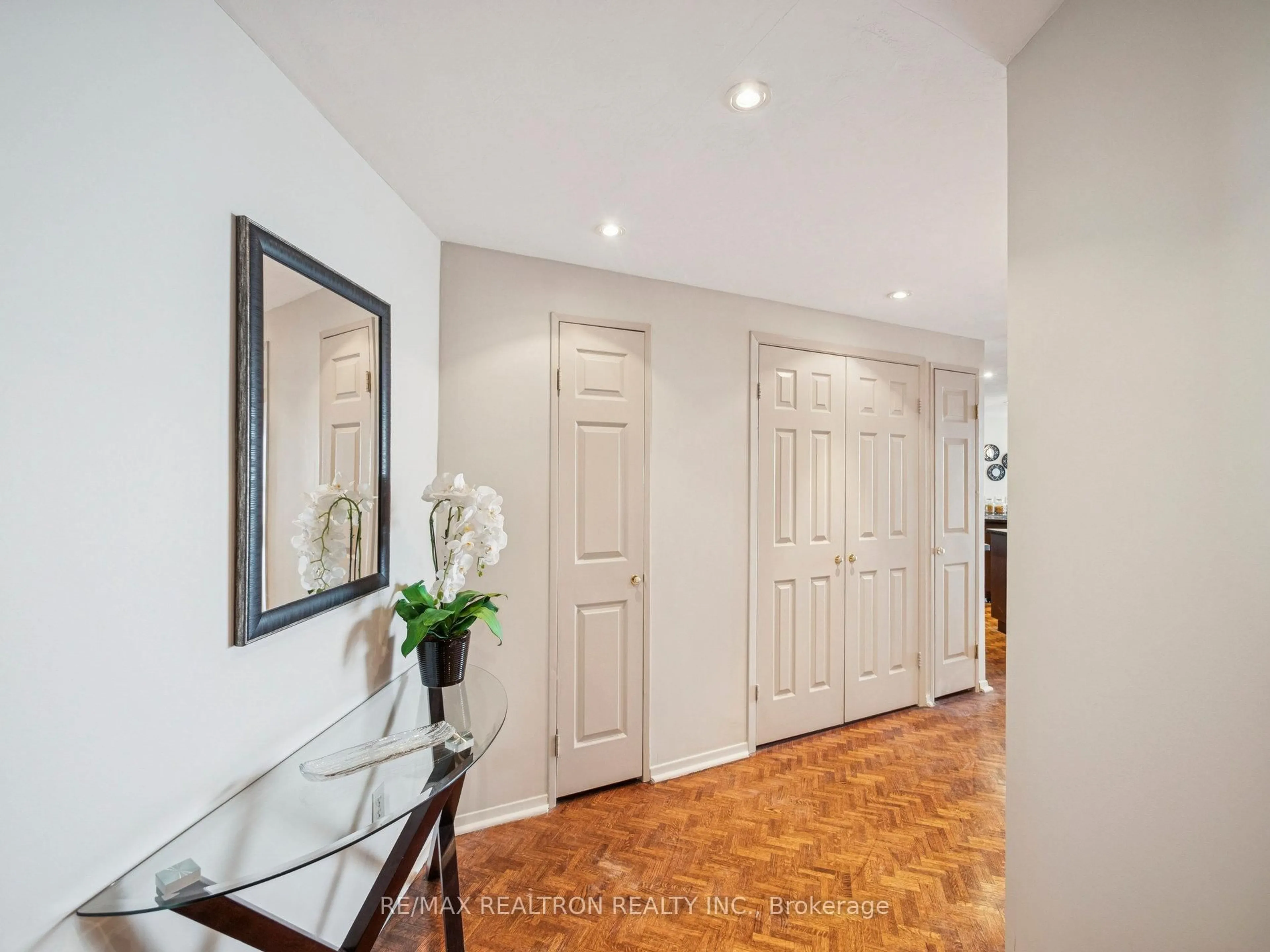 Indoor entryway for 2000 Islington Ave #710, Toronto Ontario M9P 3S7