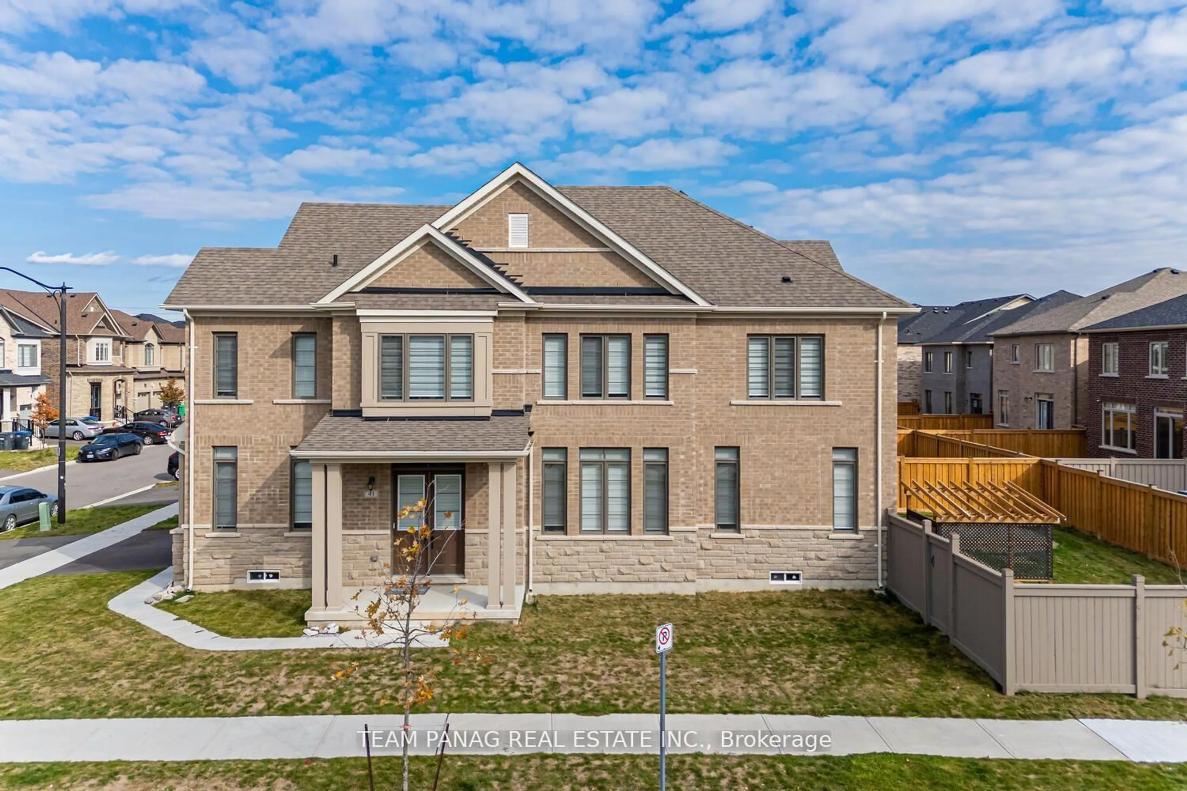 Home with brick exterior material, unknown for 41 Peak Dr, Brampton Ontario L6X 5S6