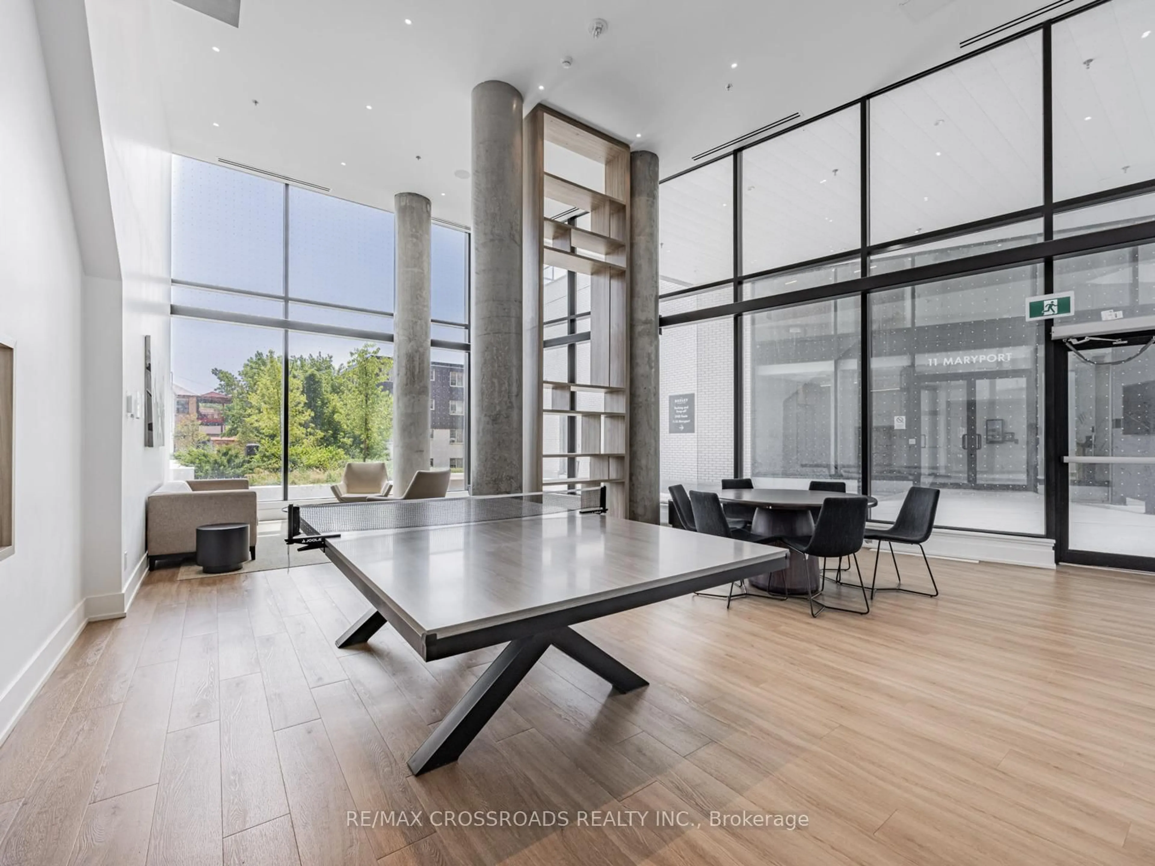 Indoor foyer for 3100 Keele Ave #427, Toronto Ontario M3M 2H4