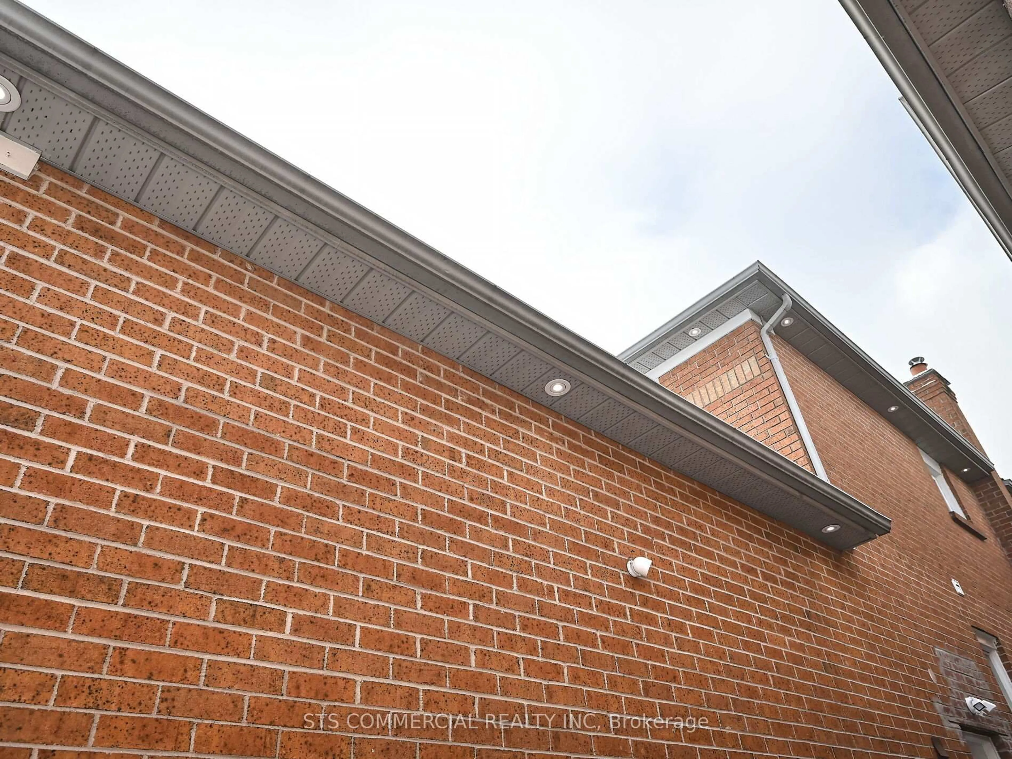 Home with brick exterior material, building for 72 Adirondack Cres, Brampton Ontario L6R 1E3