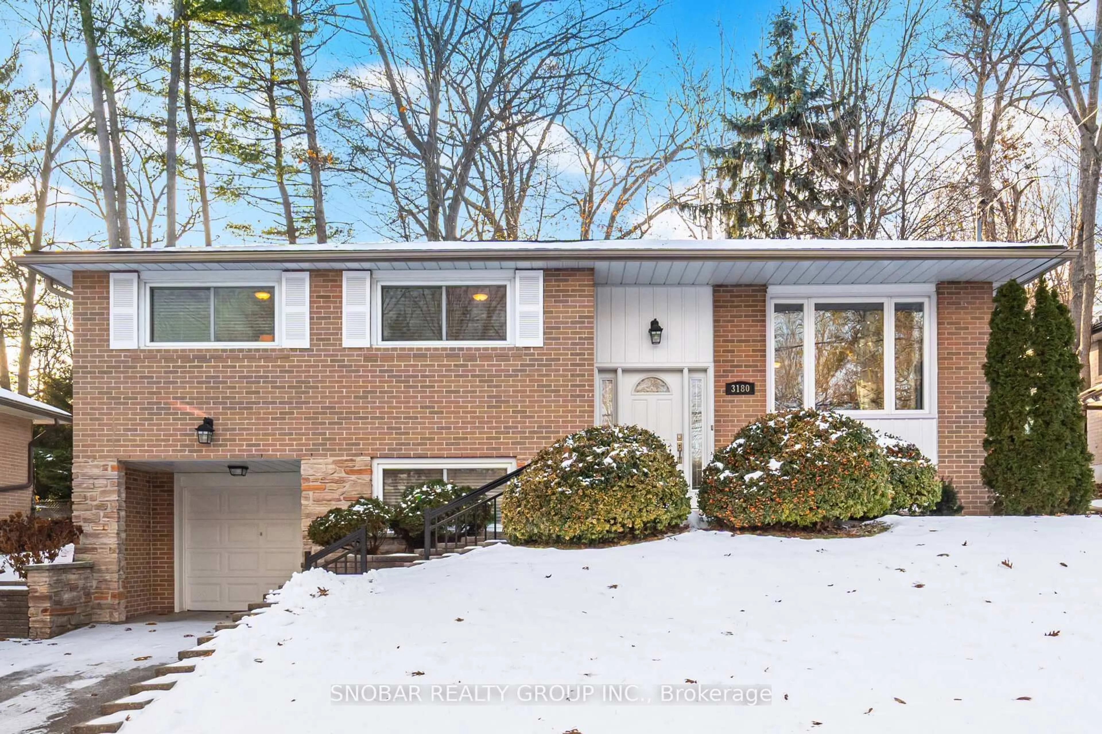 Home with brick exterior material, street for 3180 The Credit Woodlands, Mississauga Ontario L5C 2J4