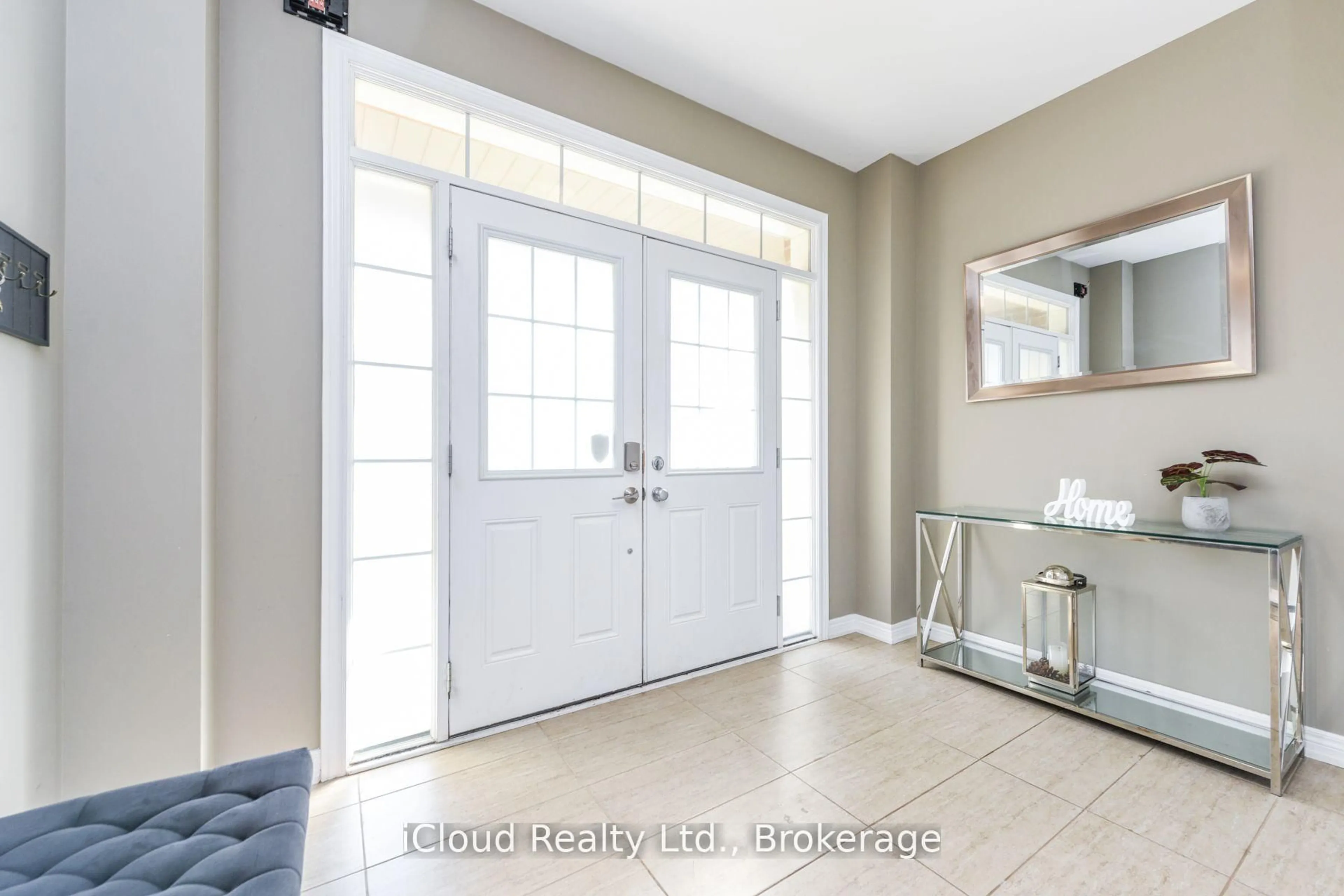 Indoor entryway for 60 Valleyway Dr, Brampton Ontario L6X 5G1