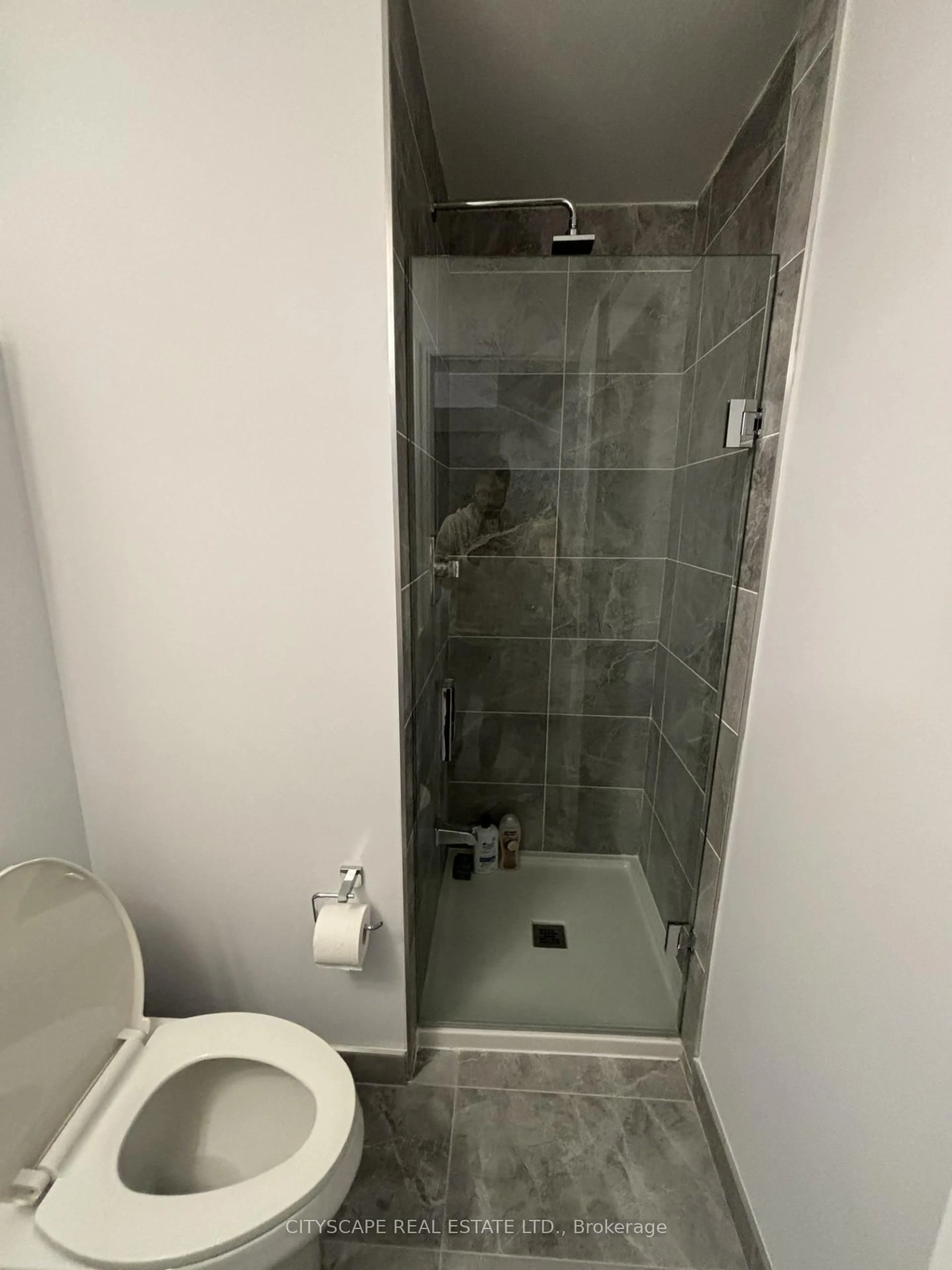 Standard bathroom, unknown for 30 Elm Dr #2307, Mississauga Ontario L5B 0N6
