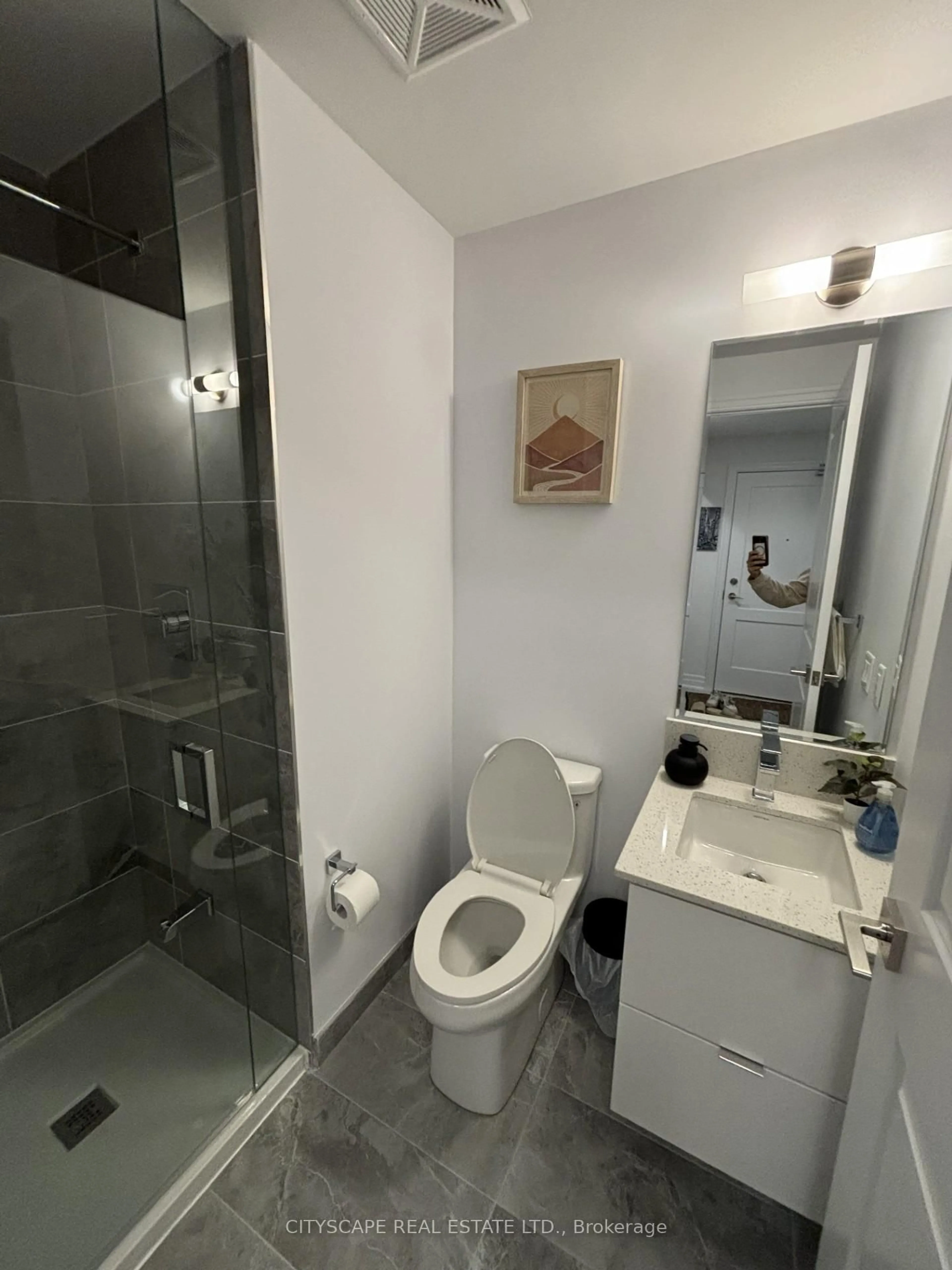 Standard bathroom, unknown for 30 Elm Dr #2307, Mississauga Ontario L5B 0N6