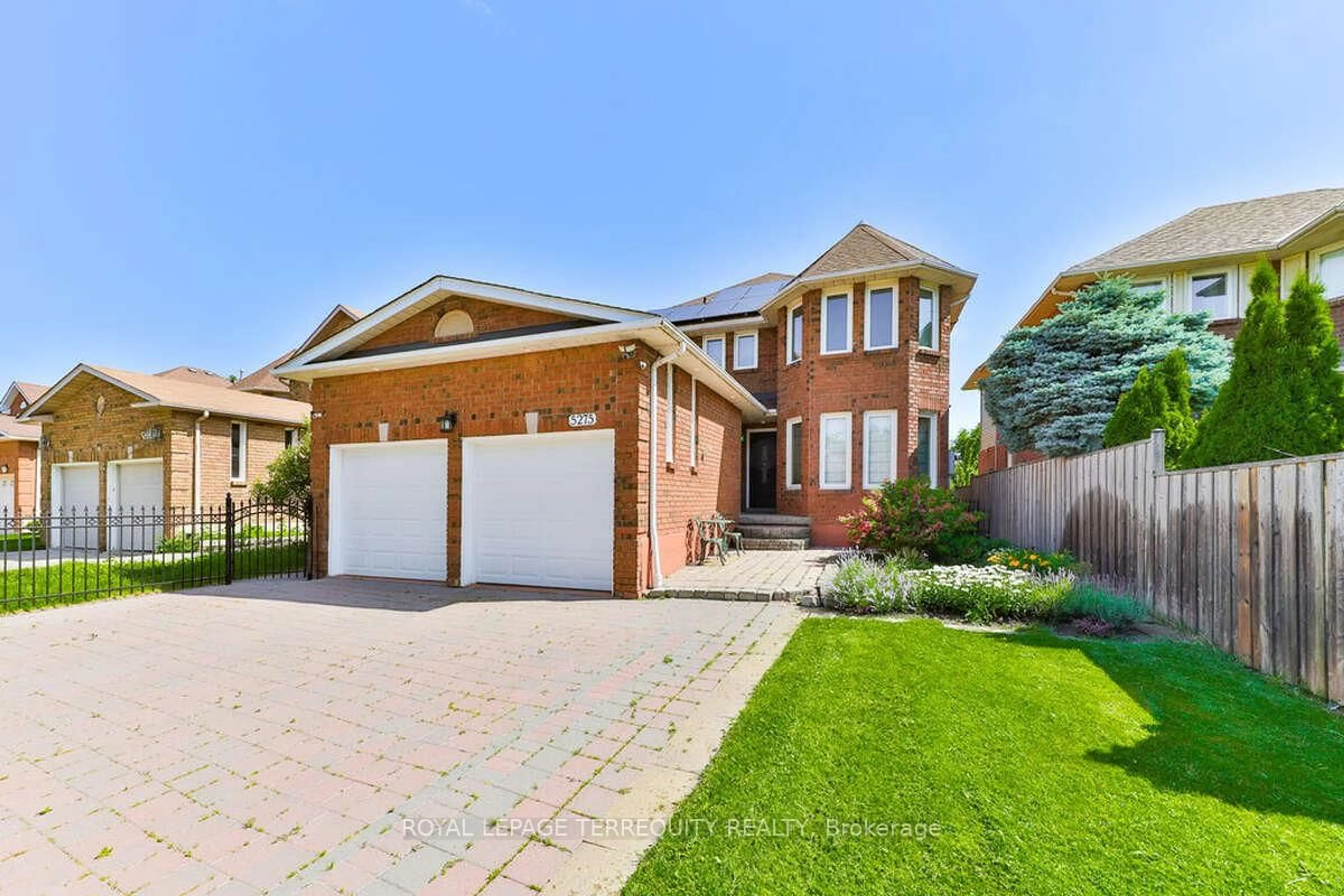 Home with brick exterior material, street for 5275 Thornwood Dr, Mississauga Ontario L4Z 3J3