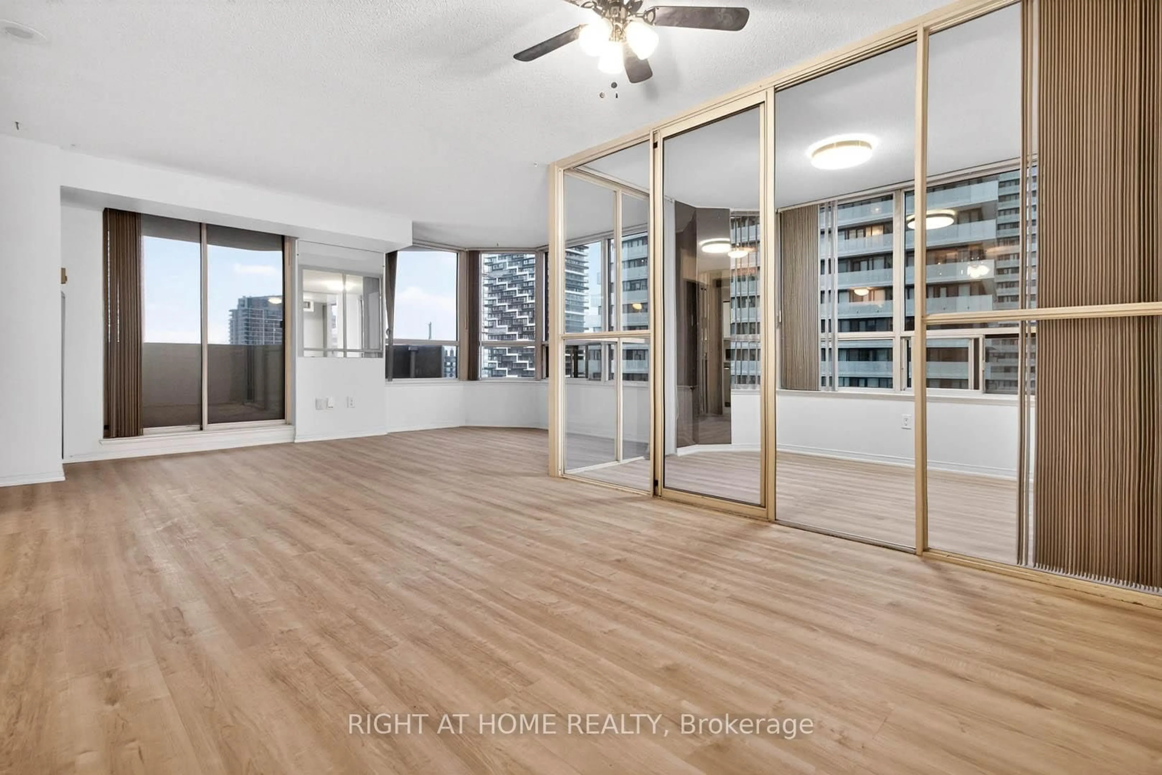 A pic of a room for 400 Webb Dr #2204, Mississauga Ontario L5B 3Z7