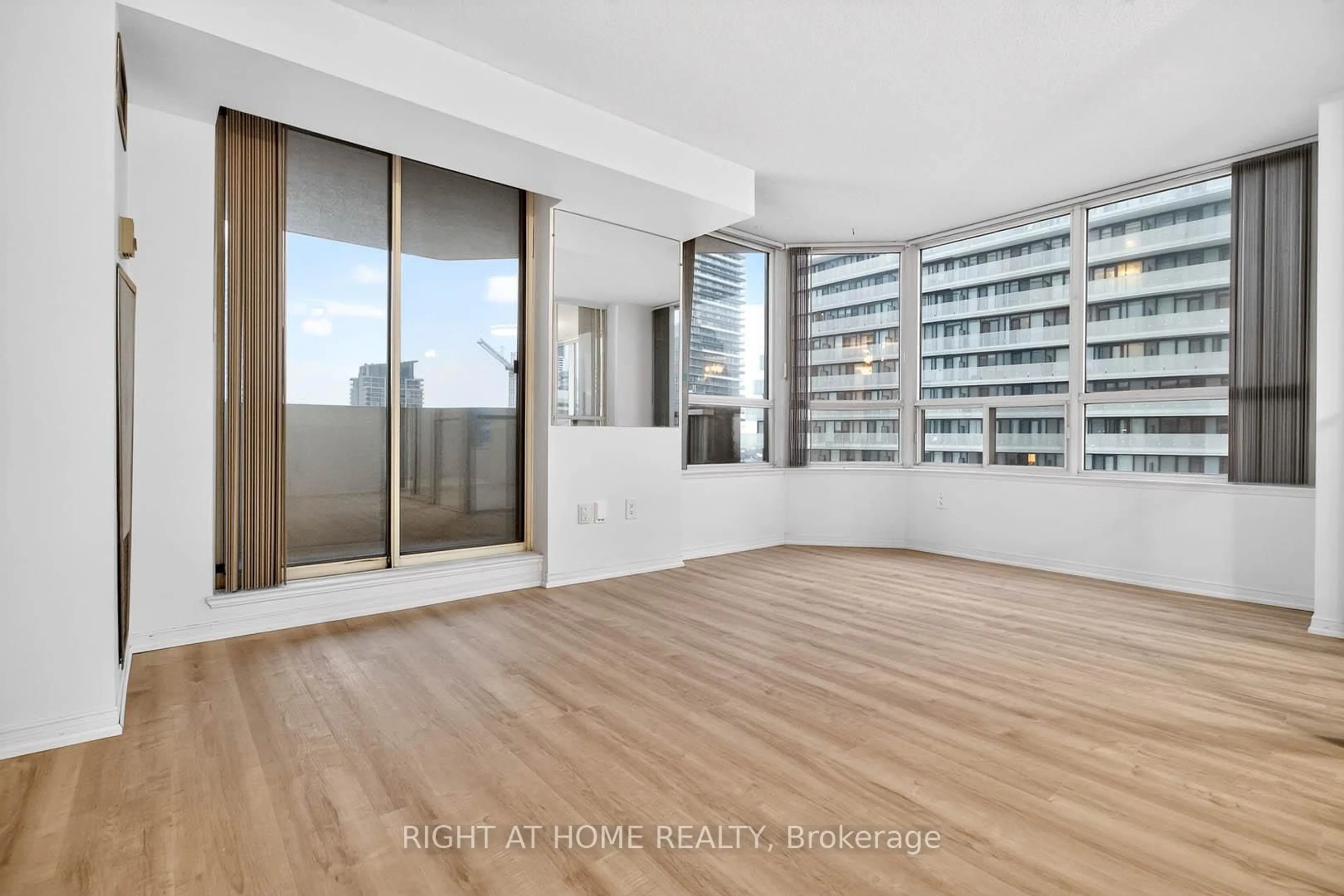 A pic of a room for 400 Webb Dr #2204, Mississauga Ontario L5B 3Z7