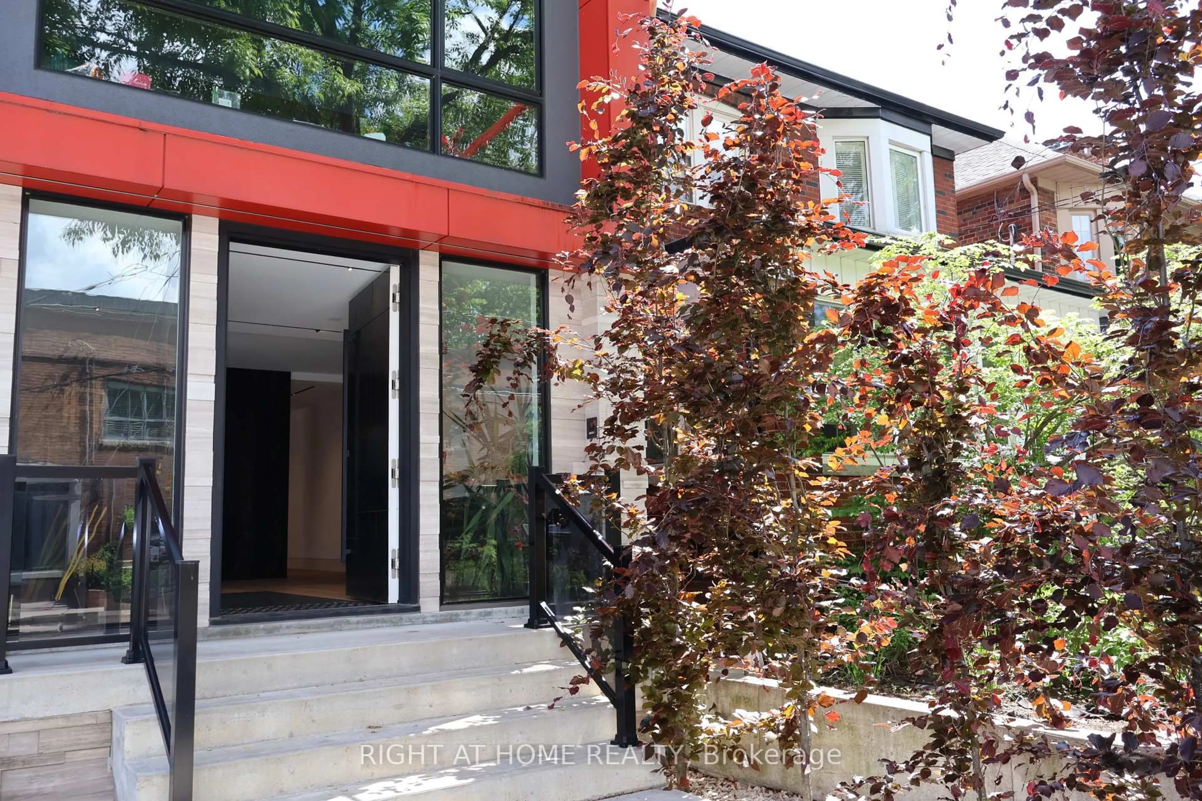 Indoor foyer for 218 Jane St, Toronto Ontario M6S 3Y9