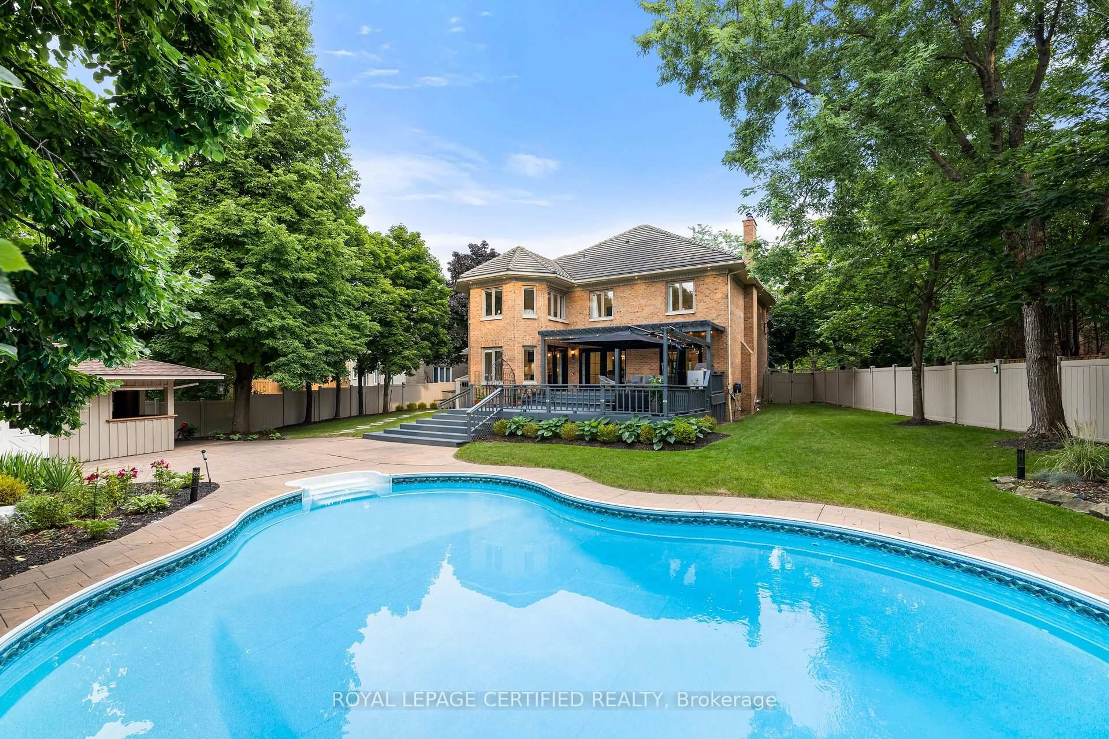 A pic from outside/outdoor area/front of a property/back of a property/a pic from drone, unknown for 5103 Royal Mills Crt, Mississauga Ontario L5M 4X9