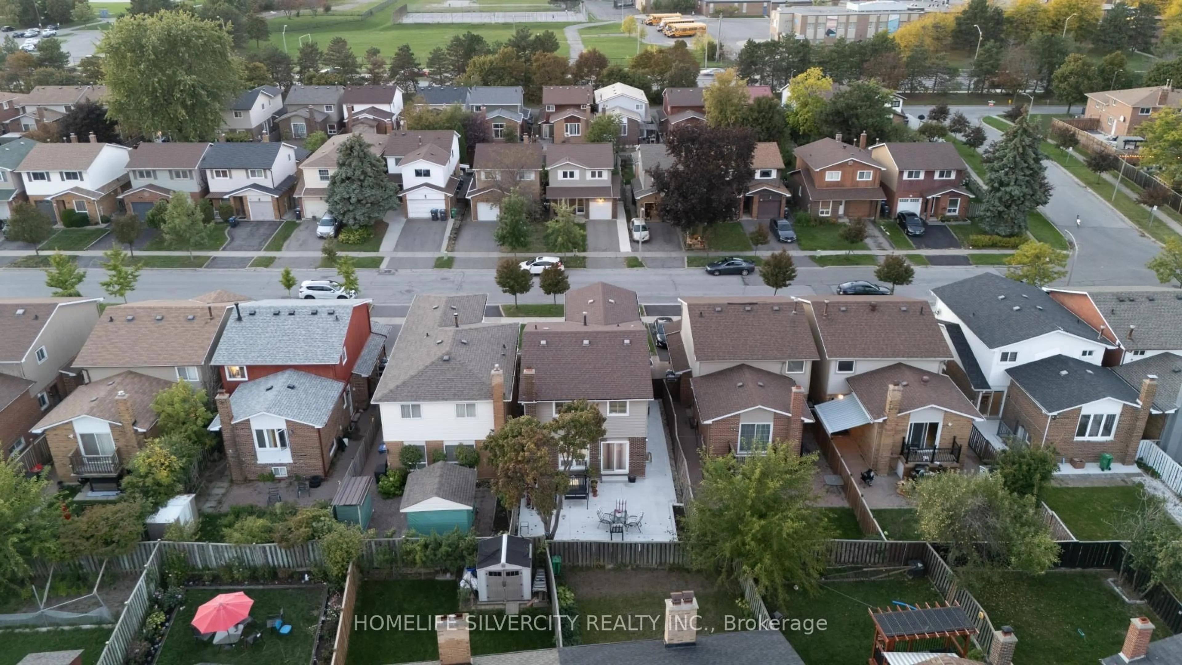 A pic from outside/outdoor area/front of a property/back of a property/a pic from drone, city buildings view from balcony for 29 Lindridge Ave, Brampton Ontario L6S 3W7